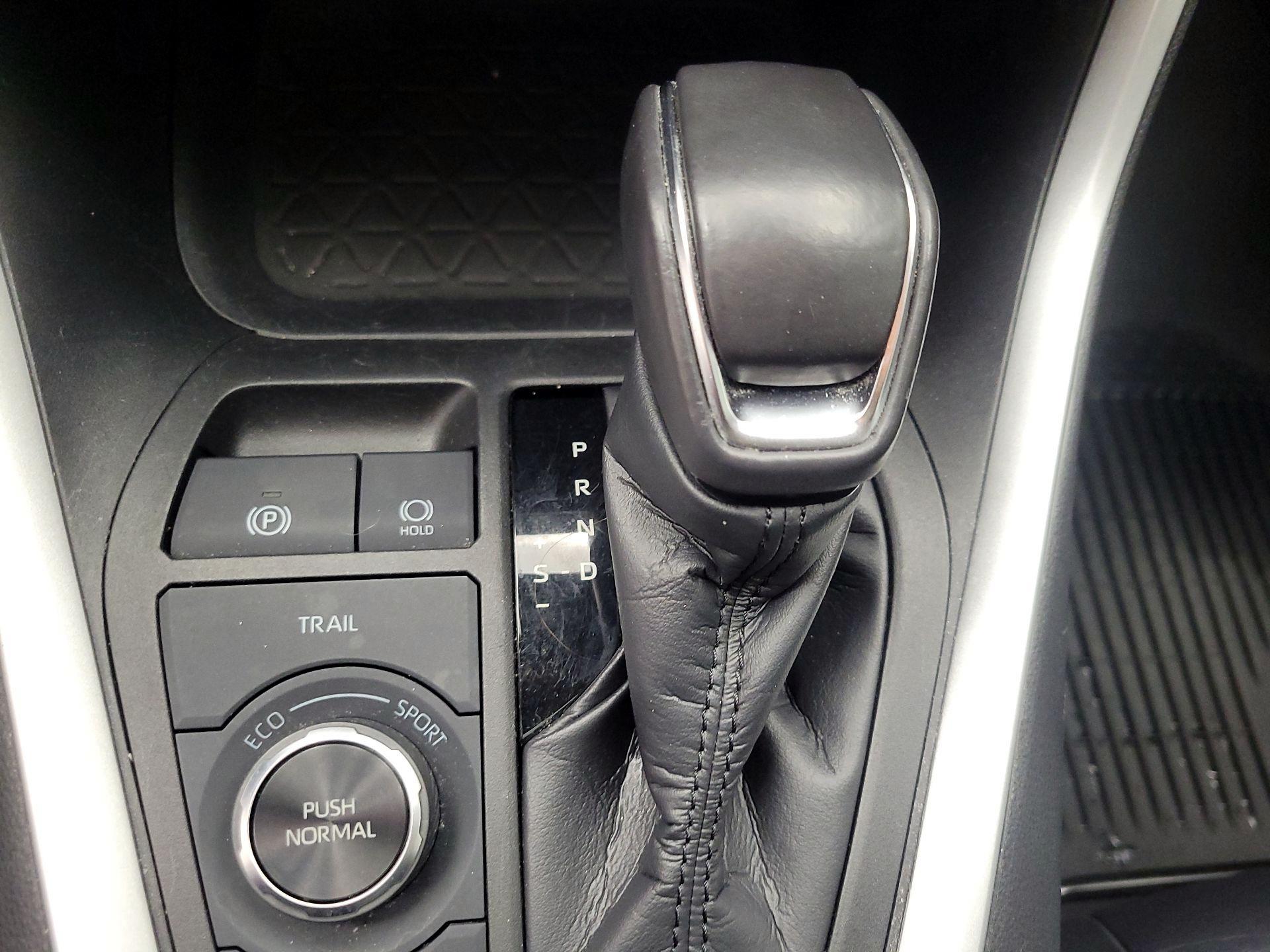 Thumbnail: 2021 Toyota RAV4 - 17