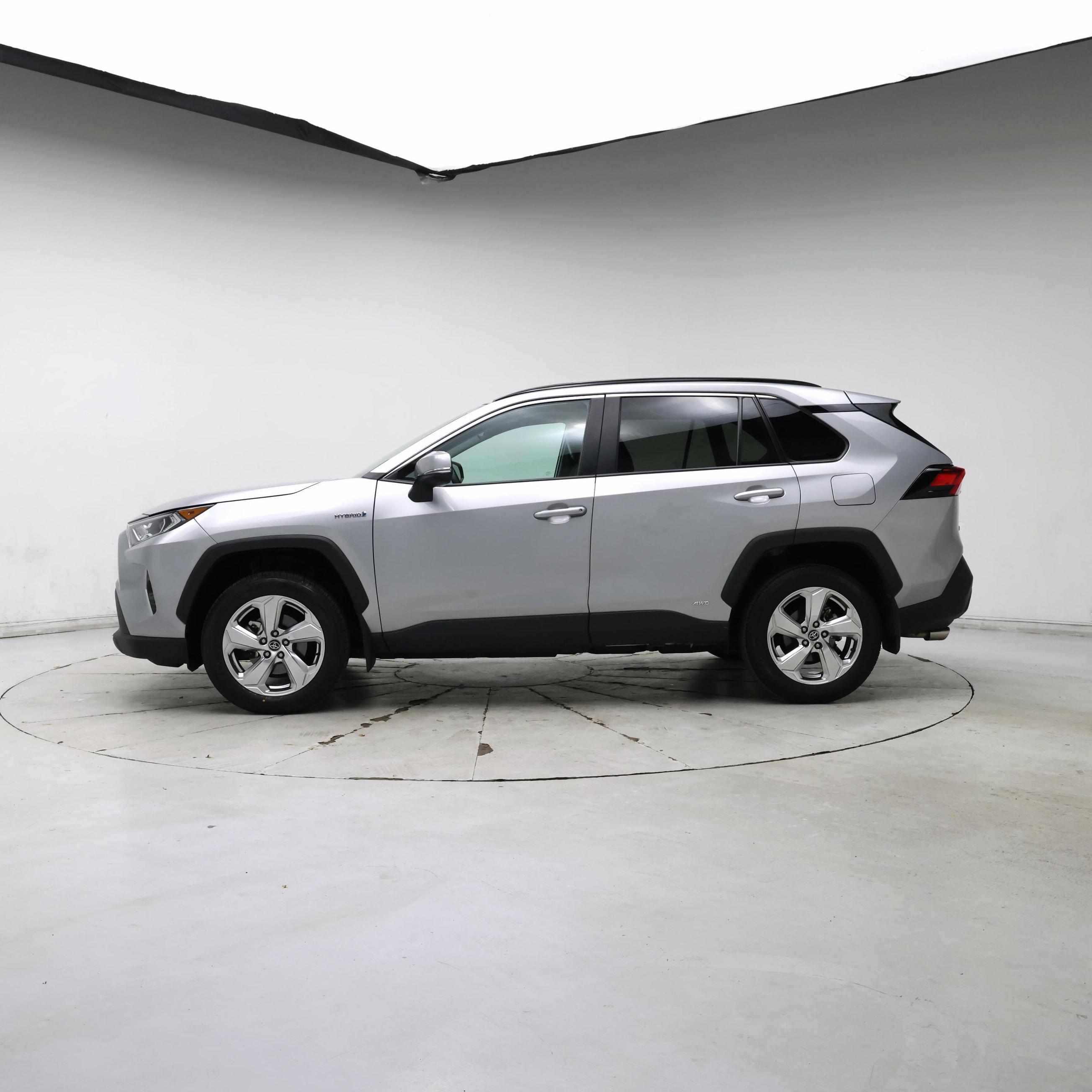 Thumbnail: 2021 Toyota RAV4 - 3