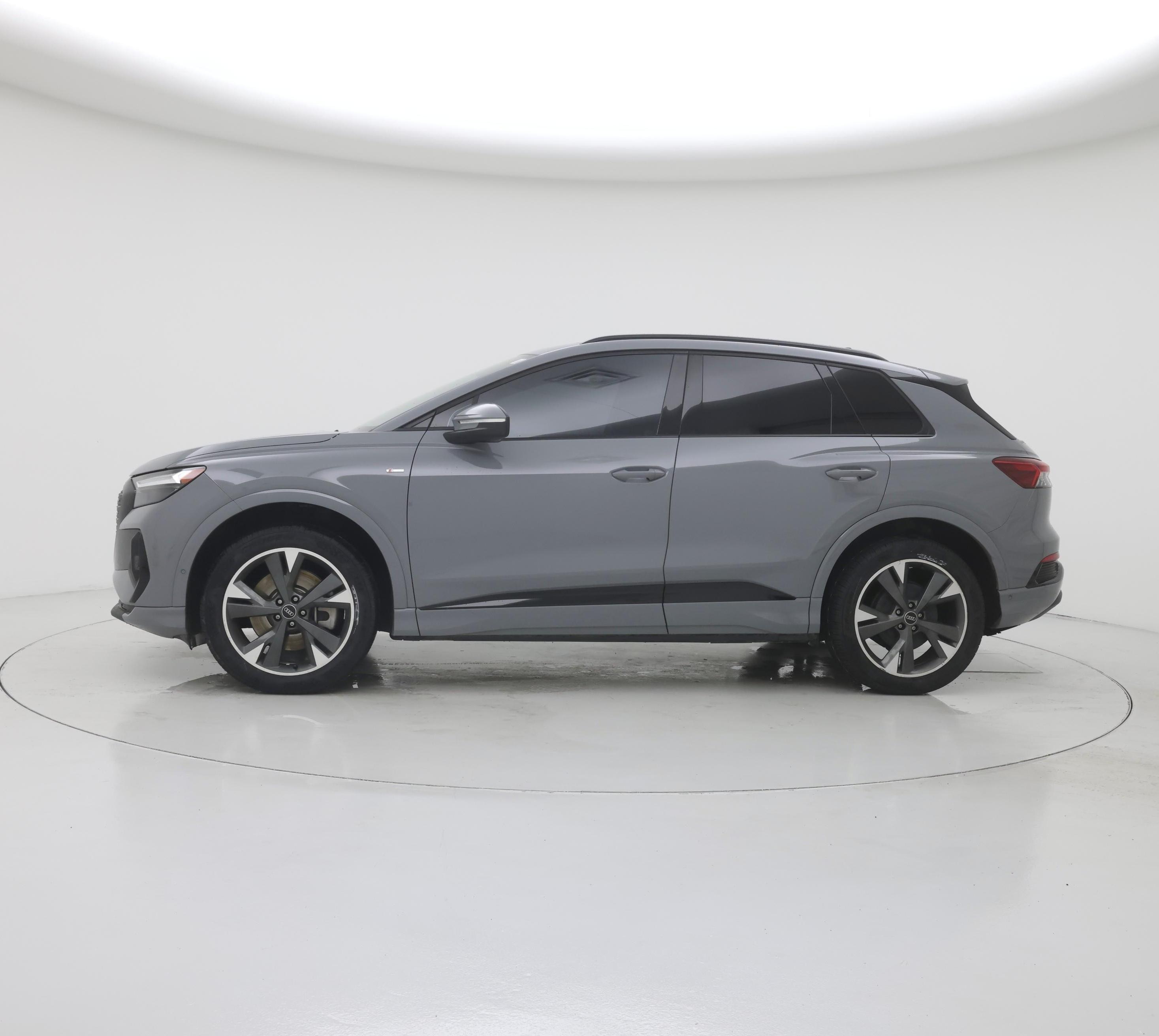 Thumbnail: 2024 Audi Q4 e-tron - 3