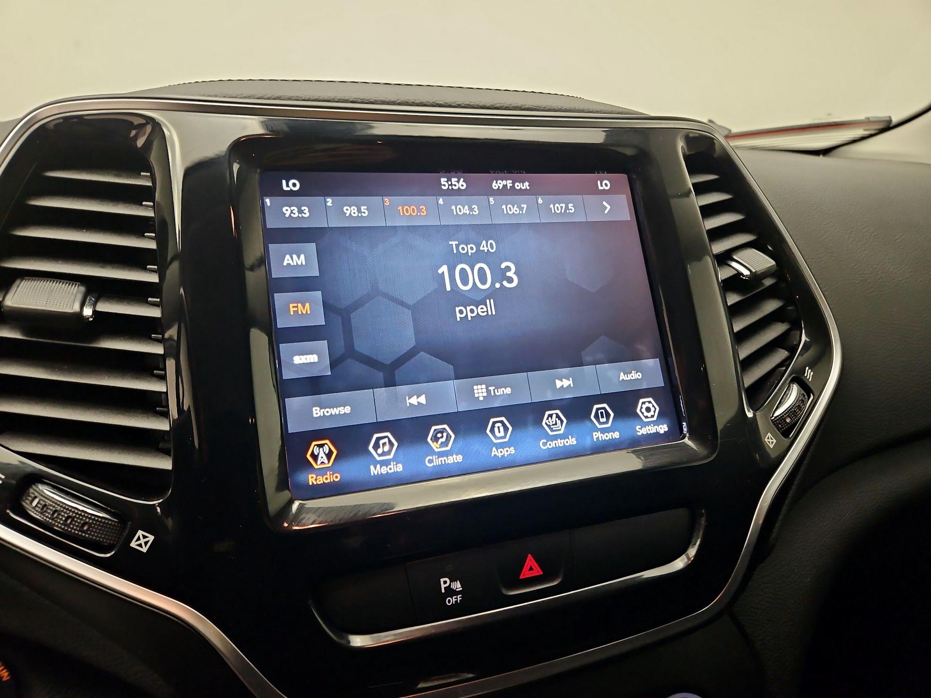 Thumbnail: 2020 Jeep Cherokee - 15