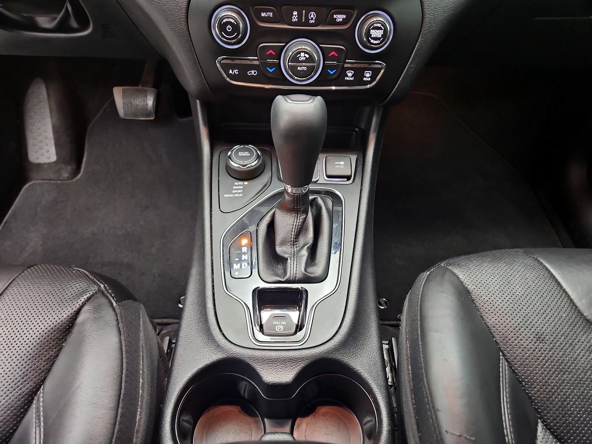 Thumbnail: 2020 Jeep Cherokee - 17