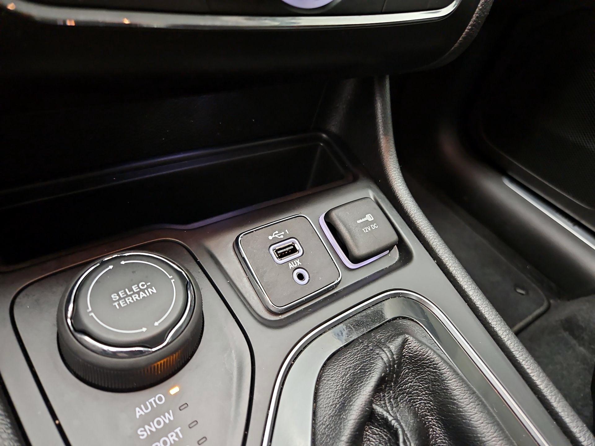 Thumbnail: 2020 Jeep Cherokee - 18