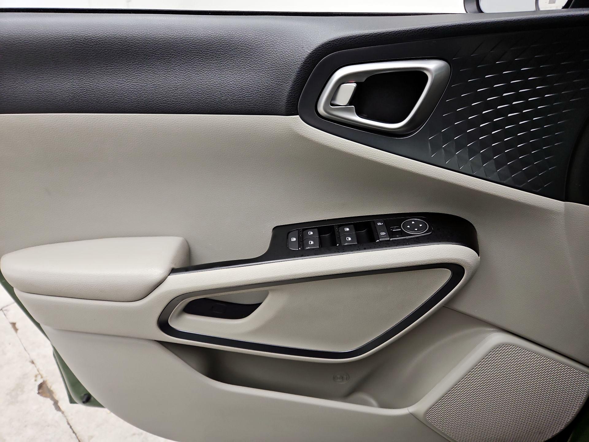 Thumbnail: 2020 Kia Soul - 12