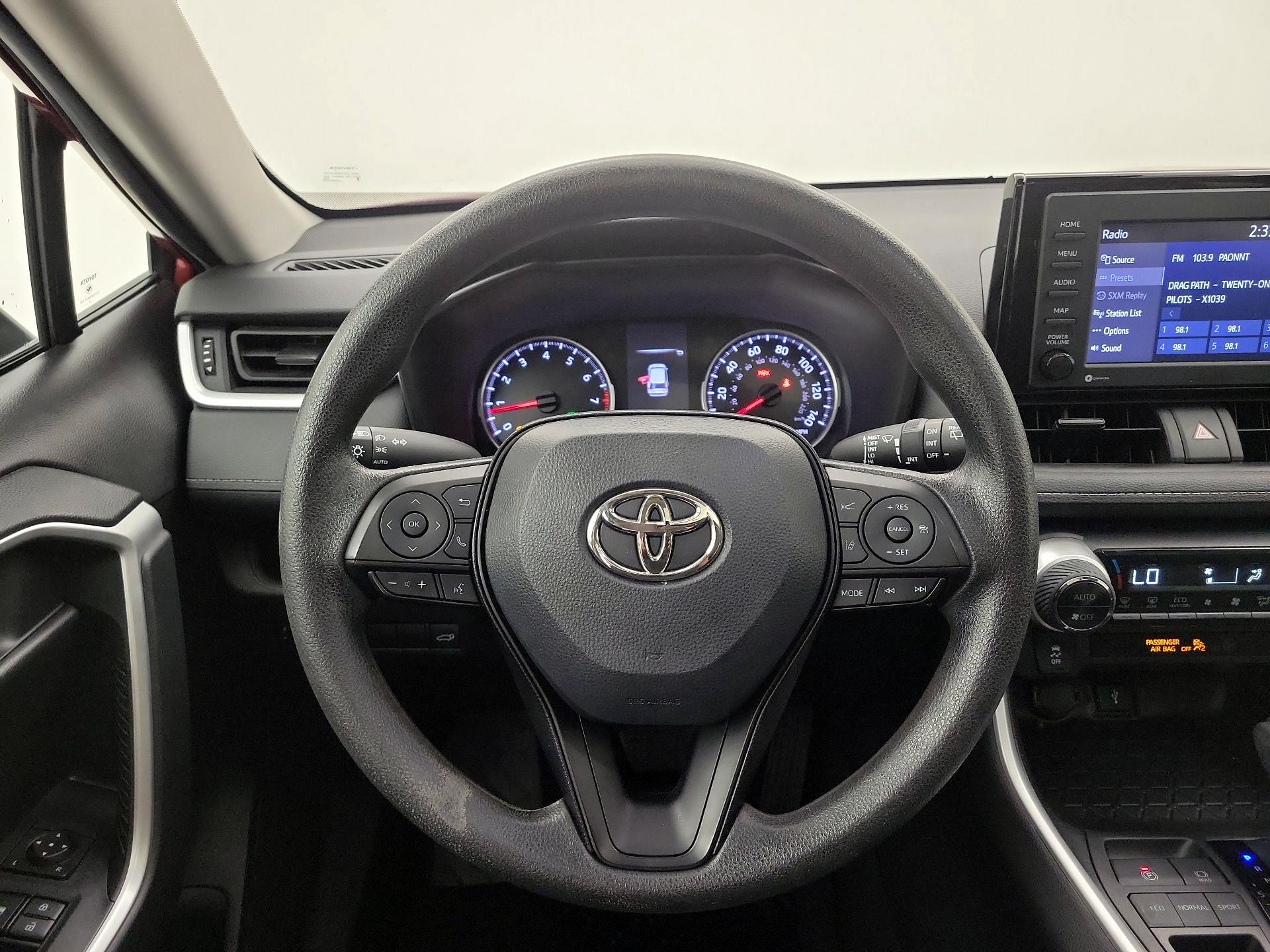 Thumbnail: 2022 Toyota RAV4 - 10