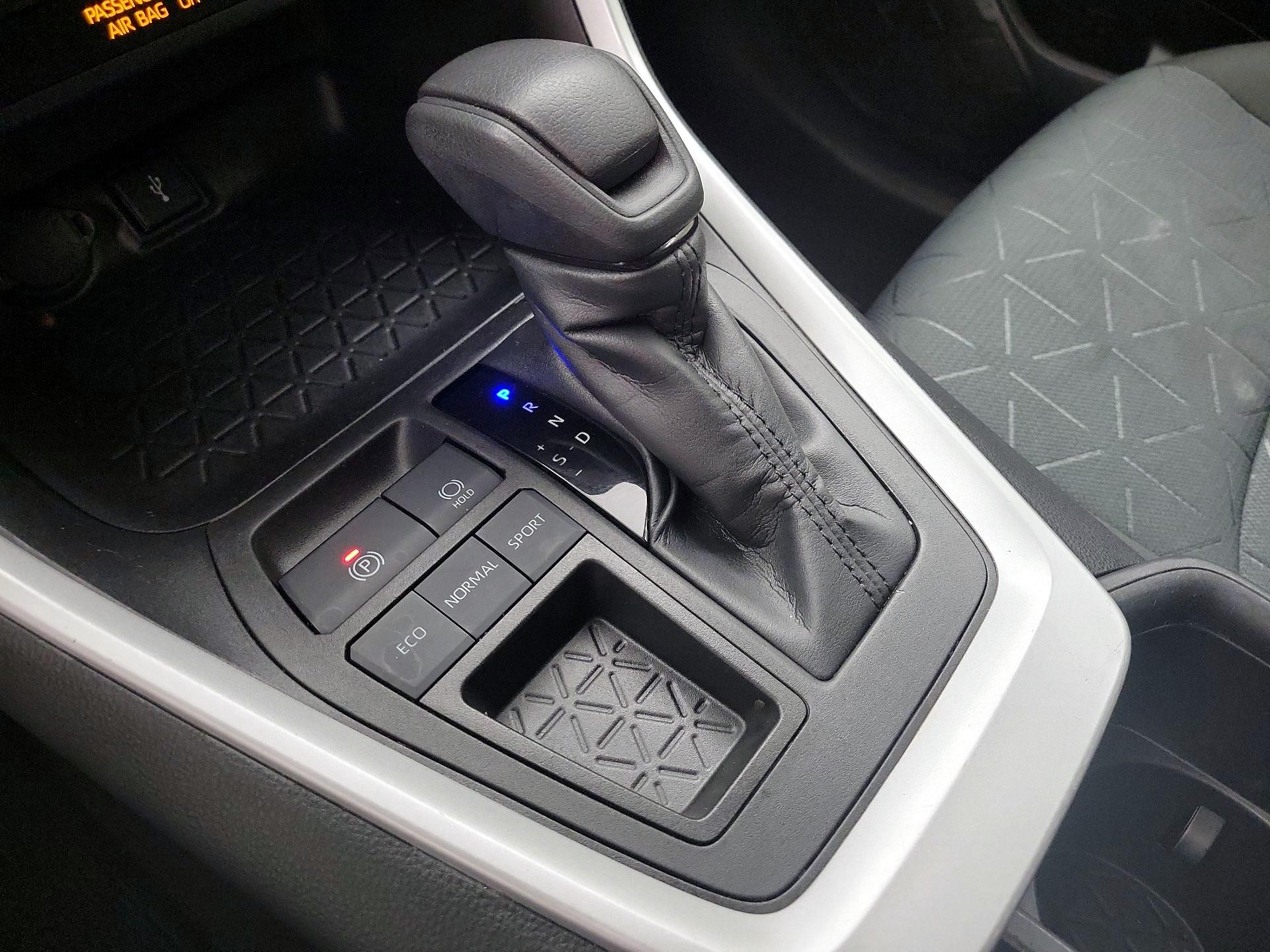 Thumbnail: 2022 Toyota RAV4 - 17