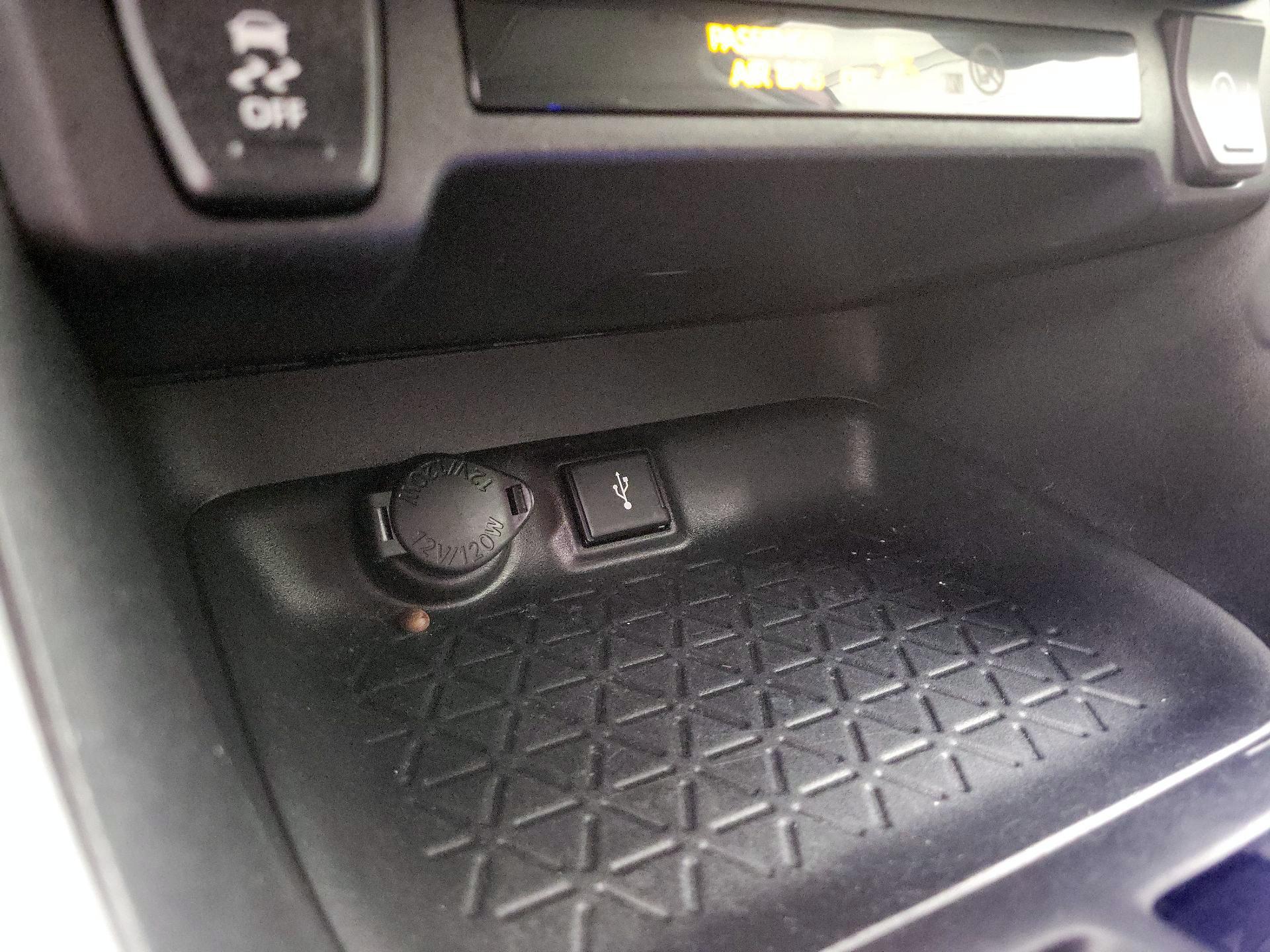 Thumbnail: 2022 Toyota RAV4 - 18