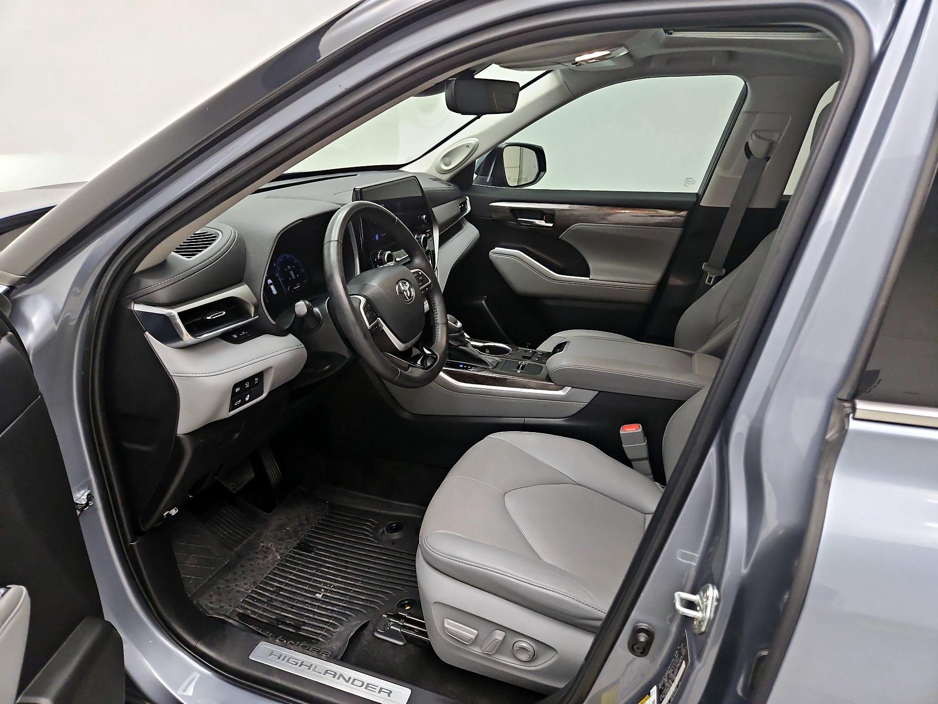 Thumbnail: 2023 Toyota Highlander - 11