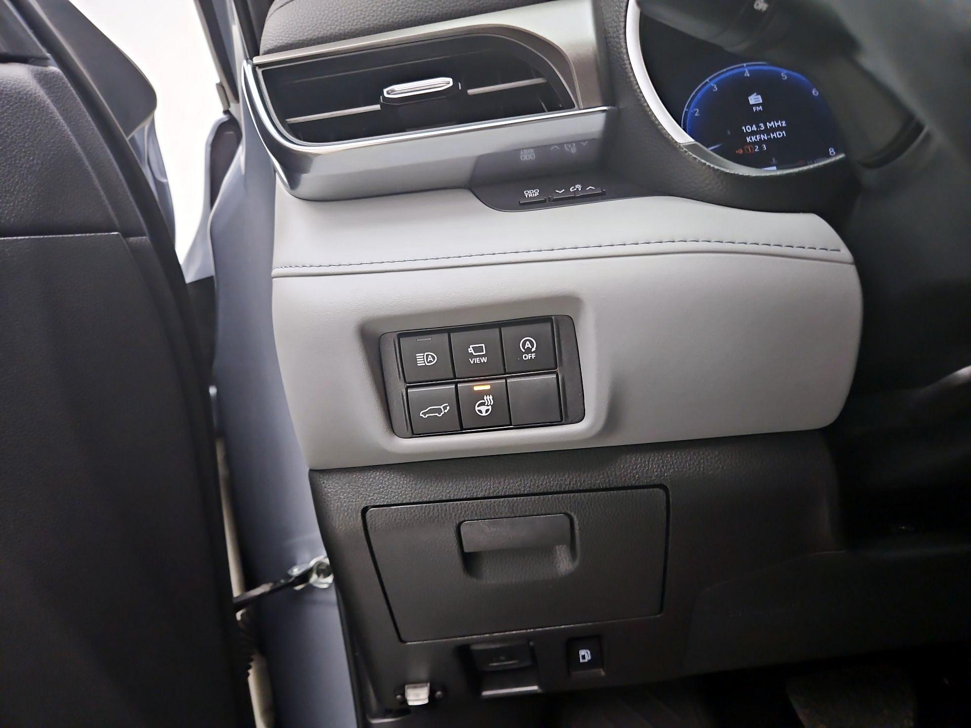 Thumbnail: 2023 Toyota Highlander - 13