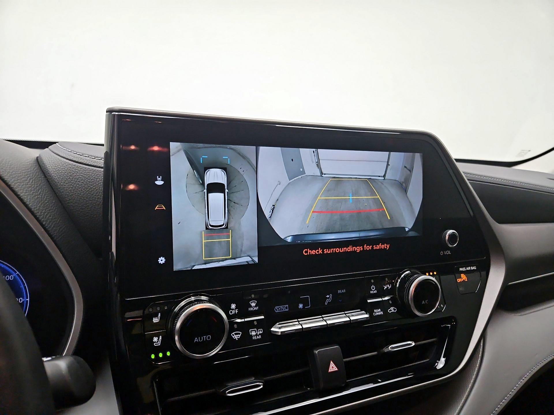 Thumbnail: 2023 Toyota Highlander - 15