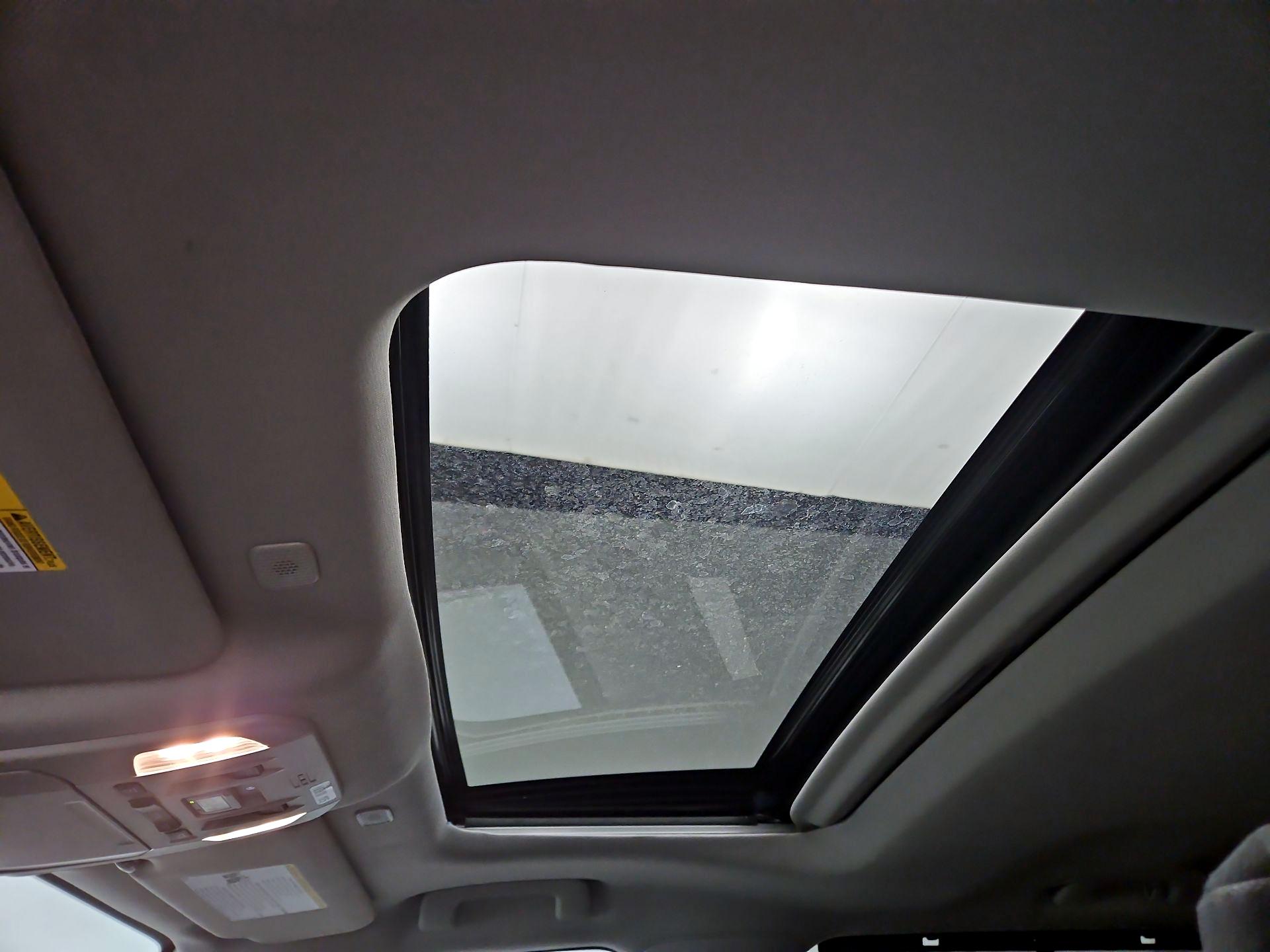 Thumbnail: 2023 Toyota Highlander - 20