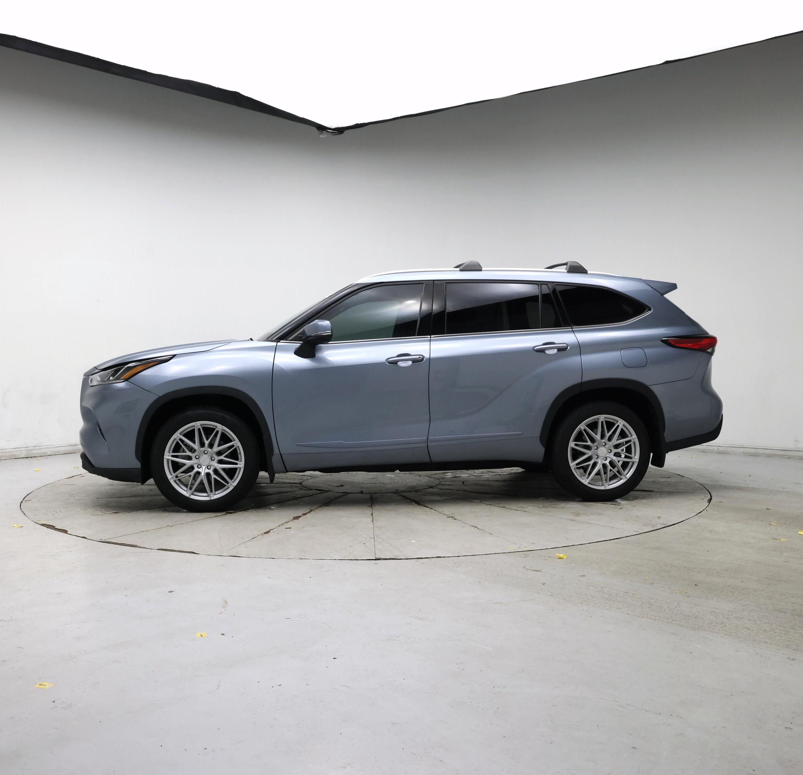 Thumbnail: 2023 Toyota Highlander - 3