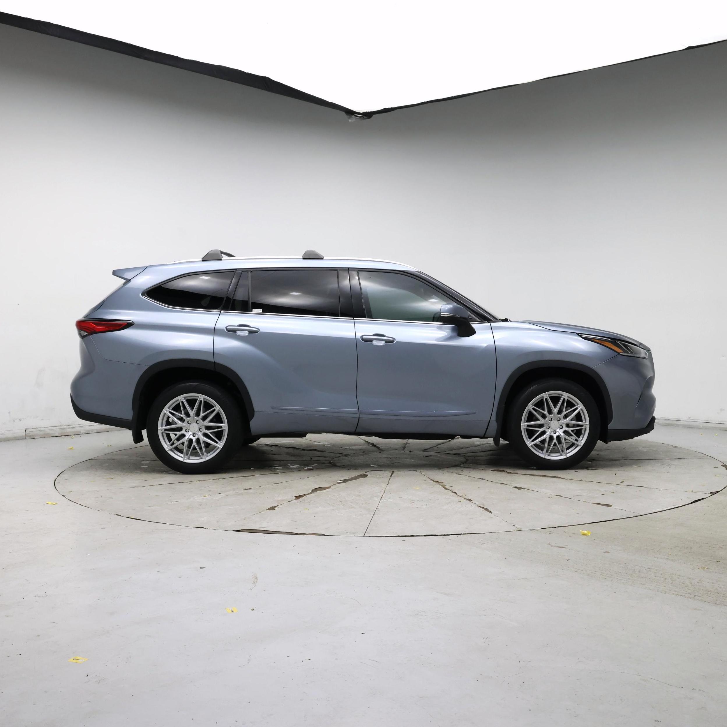 Thumbnail: 2023 Toyota Highlander - 7