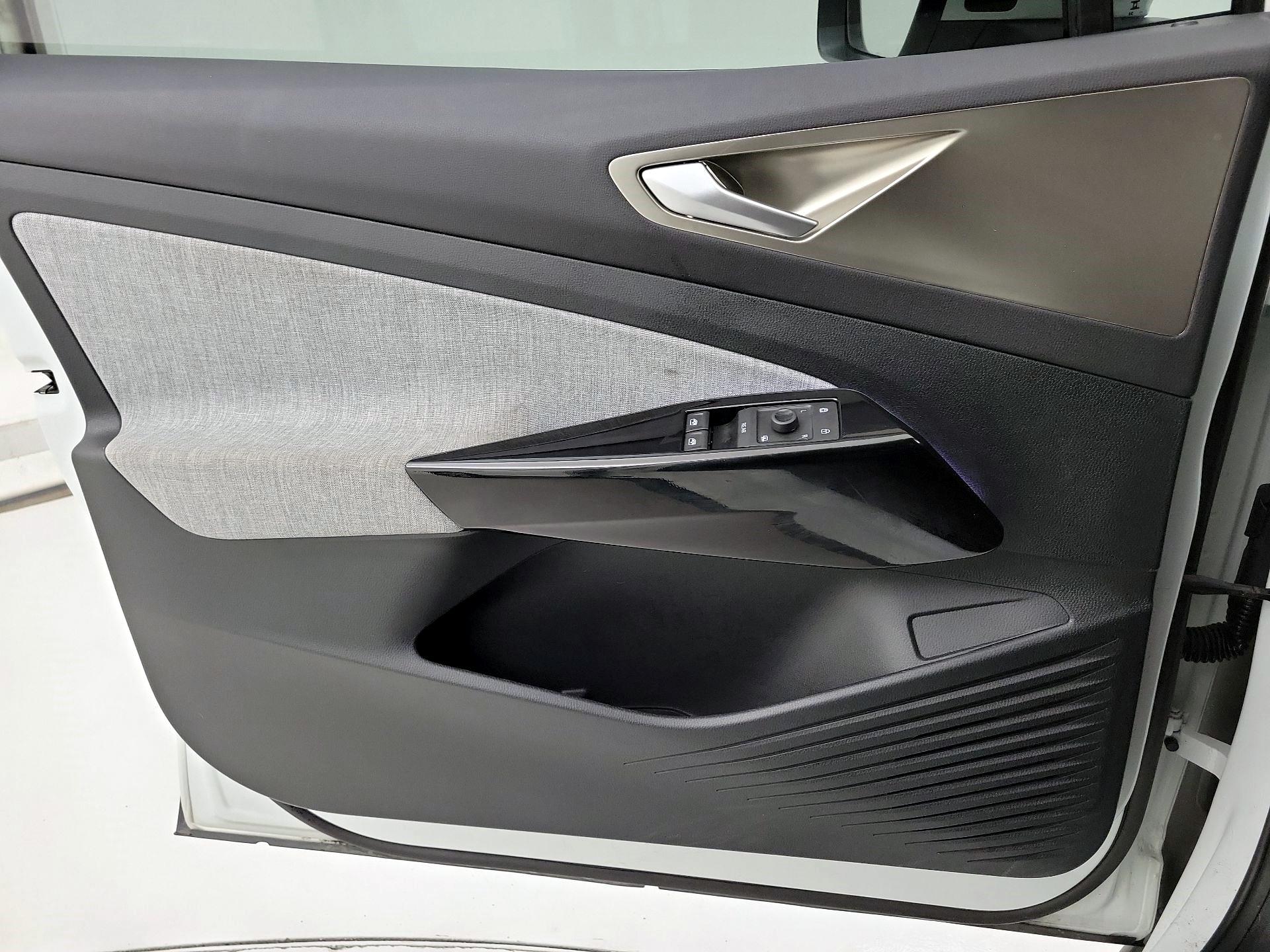 Thumbnail: 2023 Volkswagen ID.4 - 10