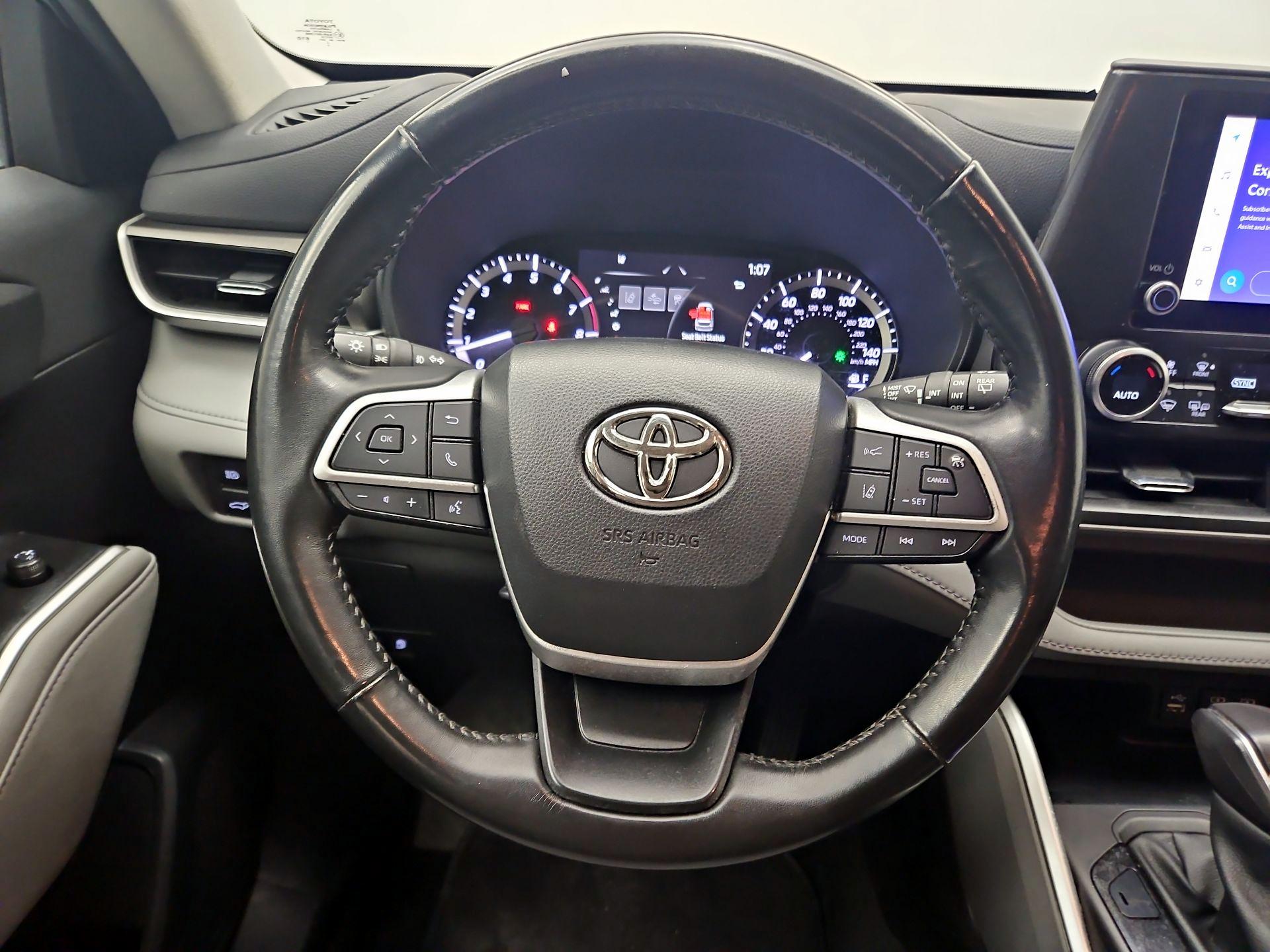 Thumbnail: 2023 Toyota Highlander - 10