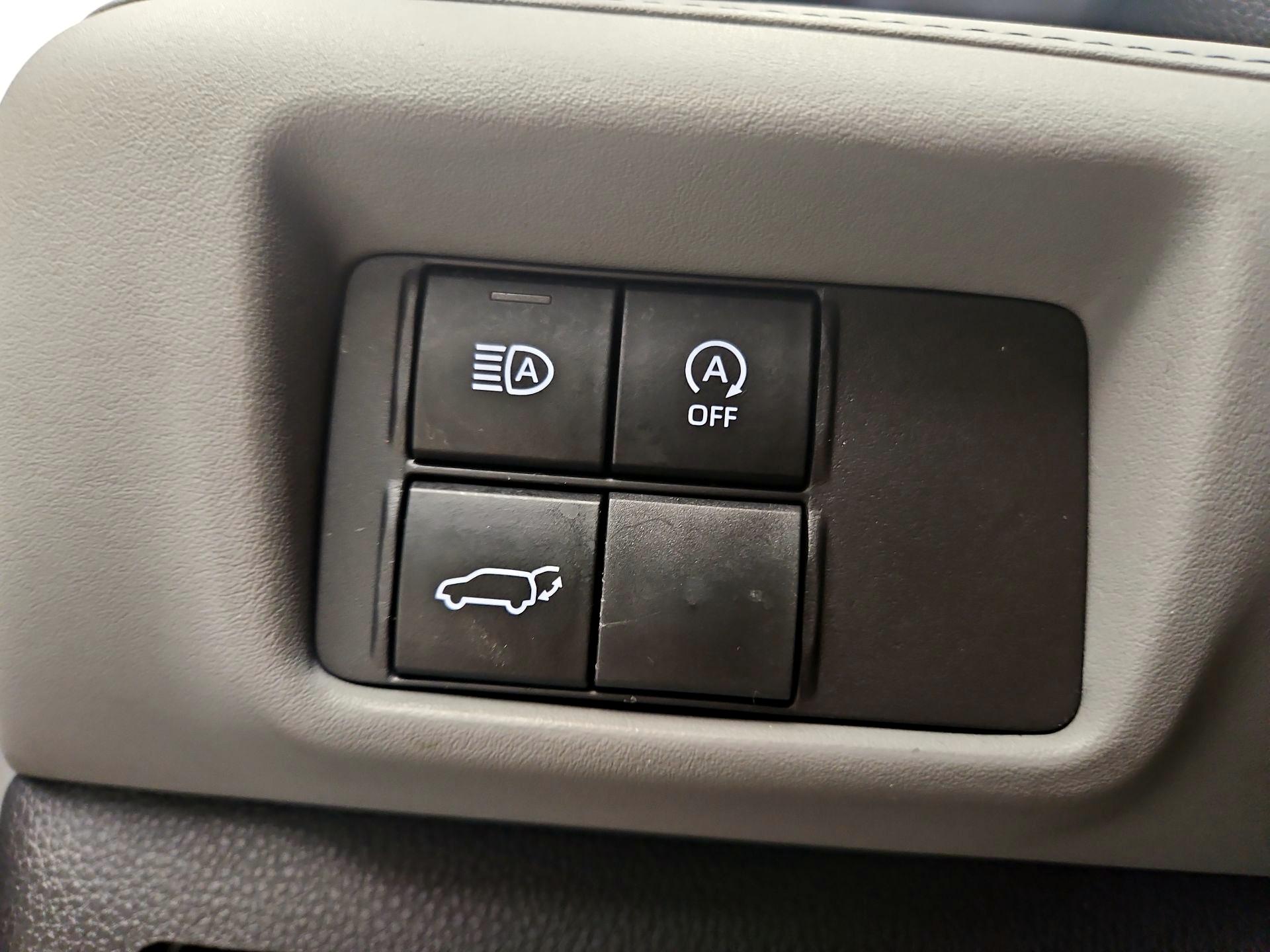 Thumbnail: 2023 Toyota Highlander - 13