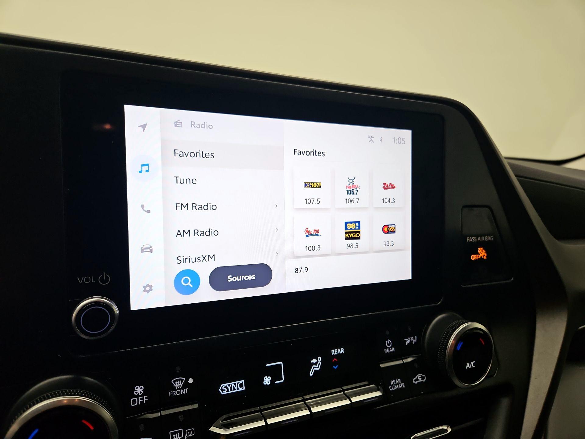 Thumbnail: 2023 Toyota Highlander - 15