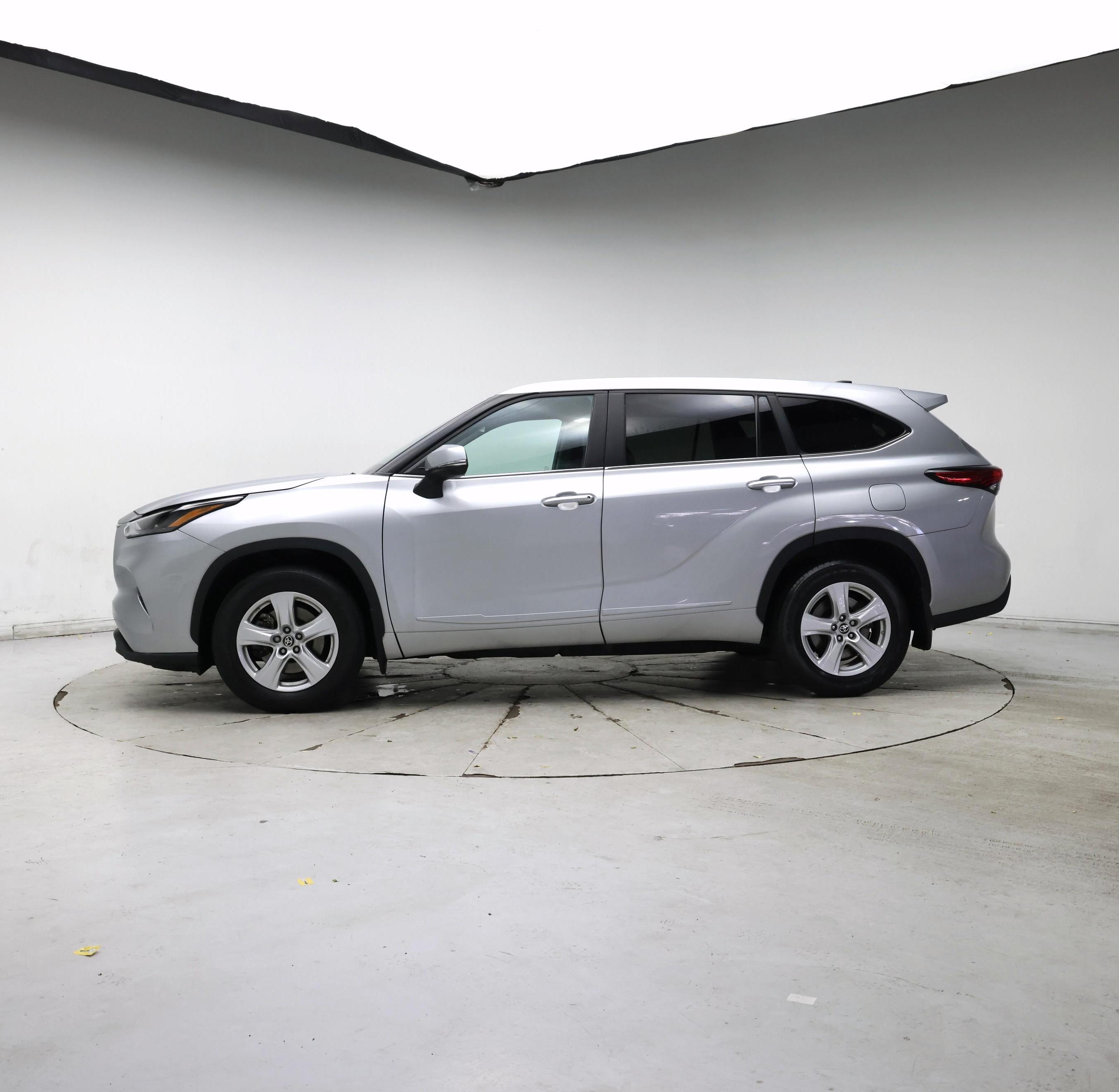 Thumbnail: 2023 Toyota Highlander - 3