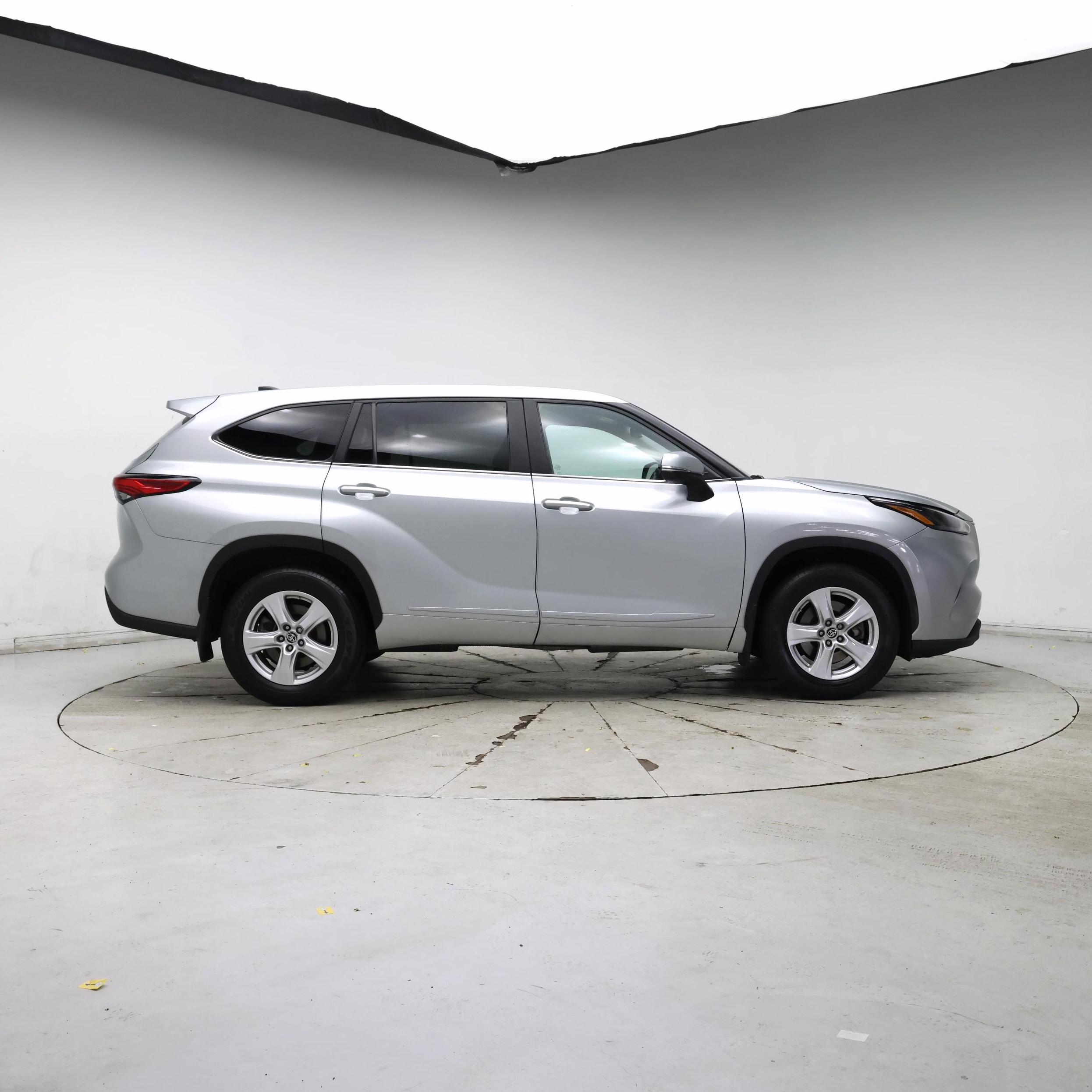 Thumbnail: 2023 Toyota Highlander - 7