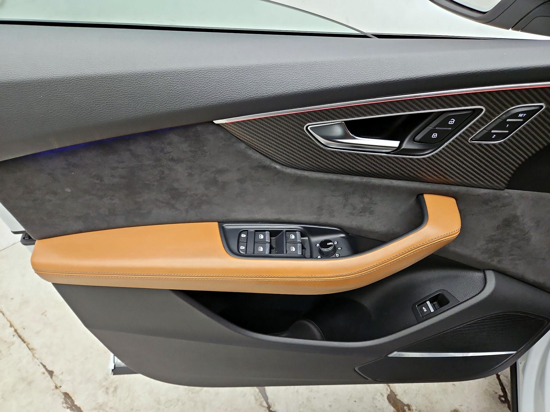 Thumbnail: 2022 Audi RS Q8 - 12