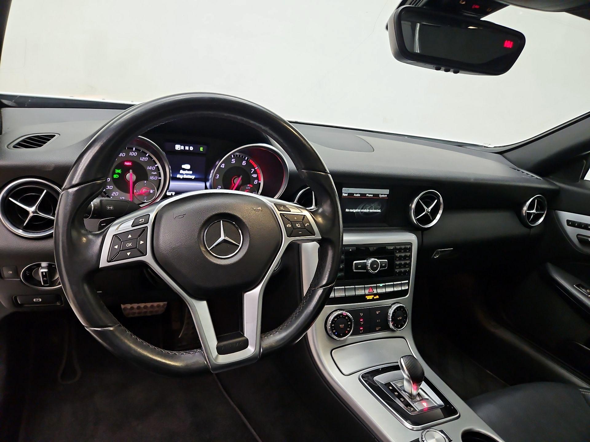 Thumbnail: 2016 Mercedes-Benz SLK - 9