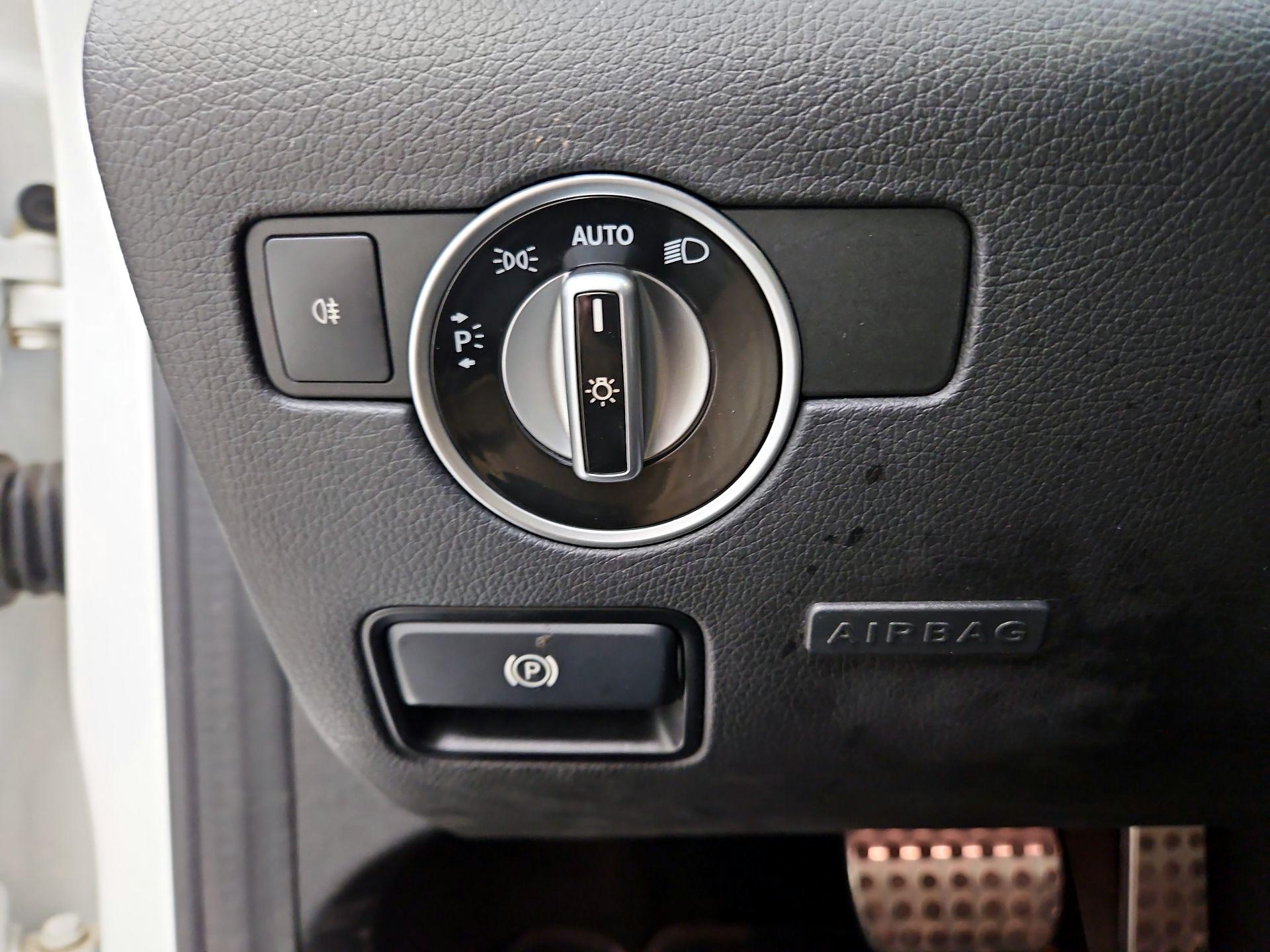 Thumbnail: 2016 Mercedes-Benz SLK - 13