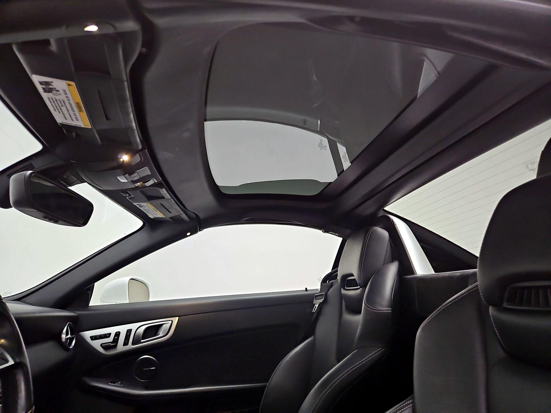 Thumbnail: 2016 Mercedes-Benz SLK - 19