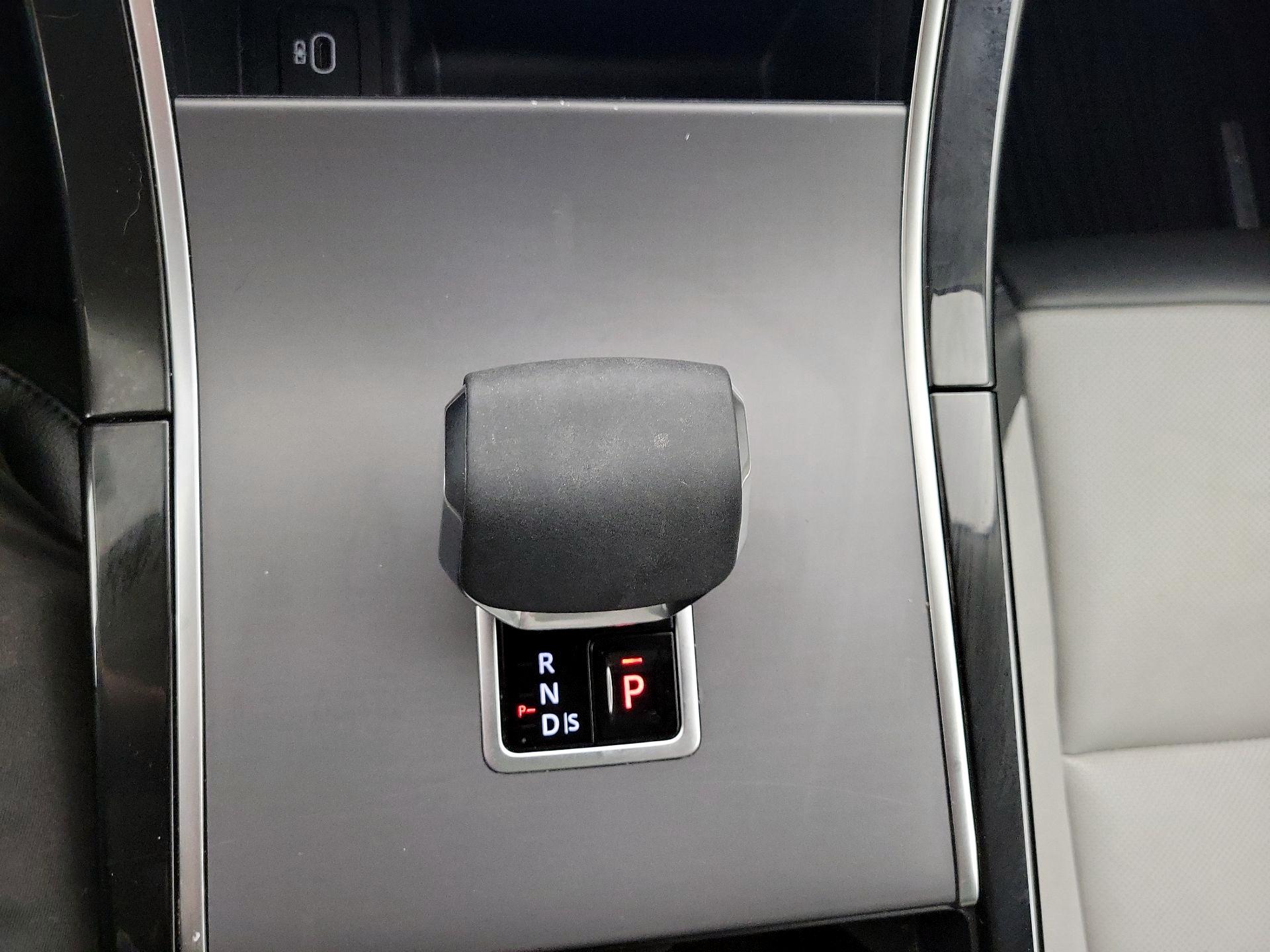 Thumbnail: 2025 Land Rover Range Rover Velar - 18