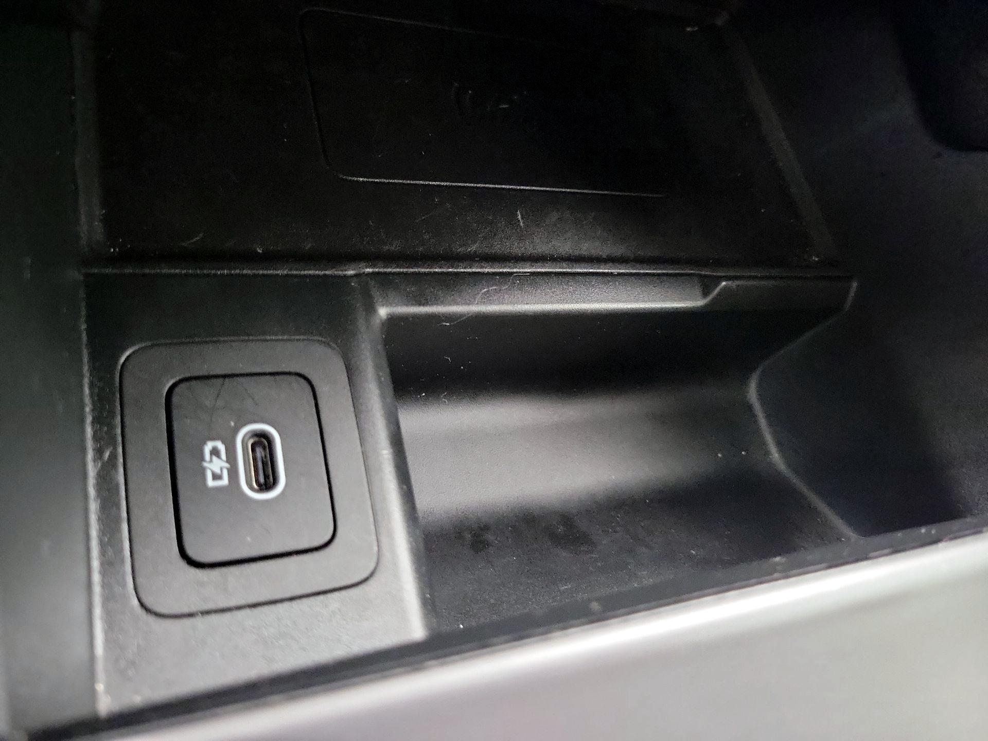 Thumbnail: 2025 Land Rover Range Rover Velar - 19