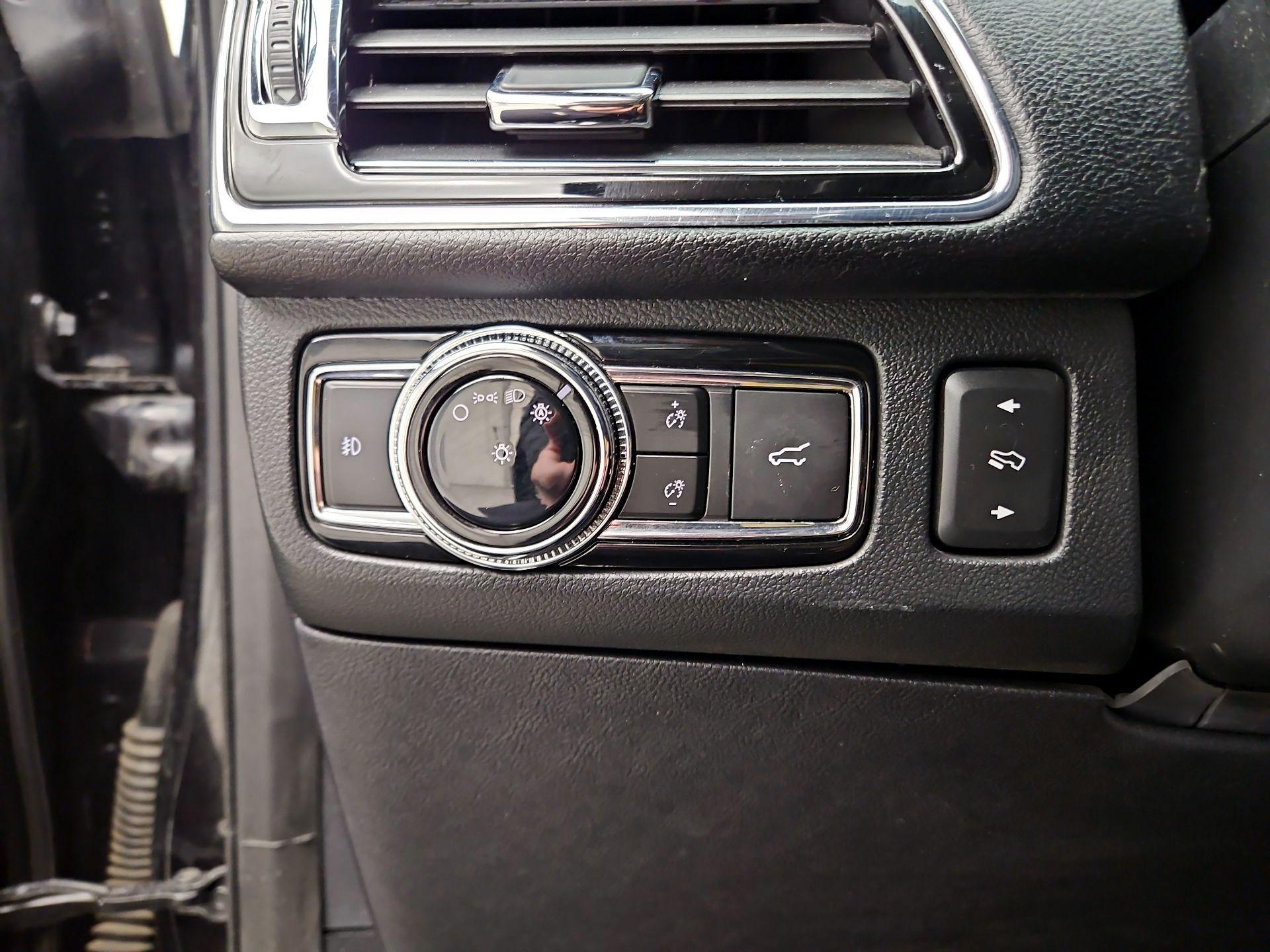 Thumbnail: 2019 Lincoln Navigator - 13