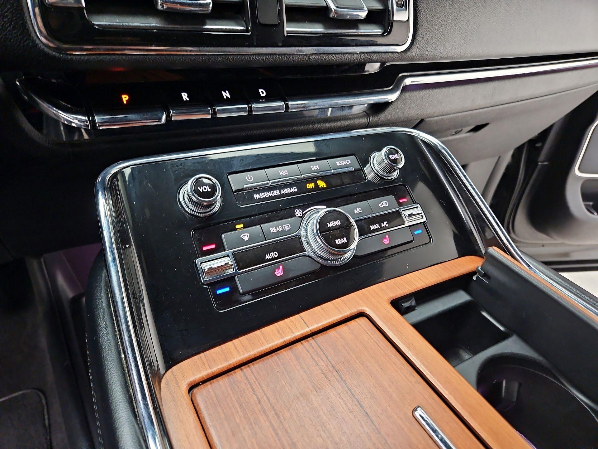 Thumbnail: 2019 Lincoln Navigator - 17