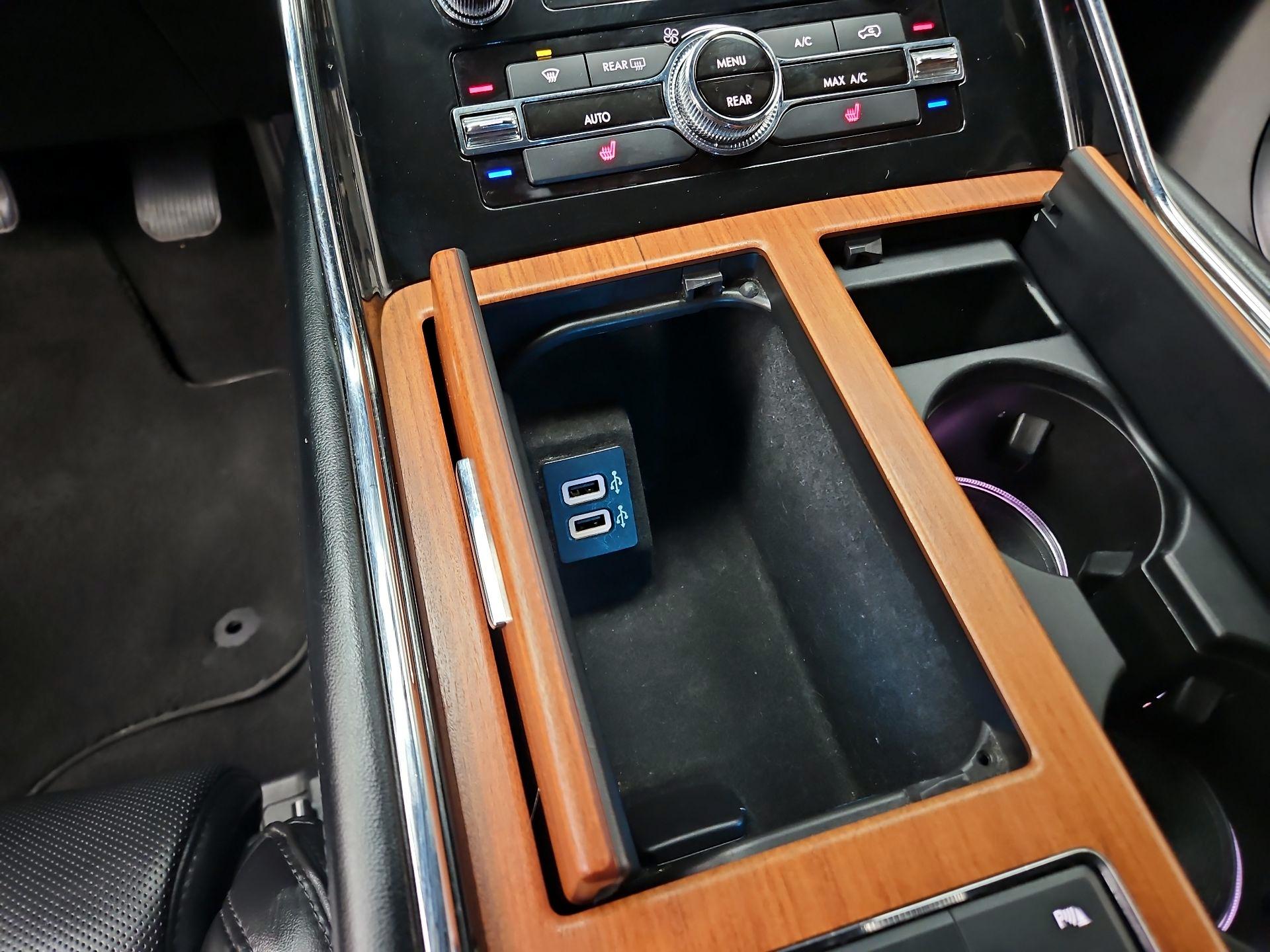 Thumbnail: 2019 Lincoln Navigator - 19