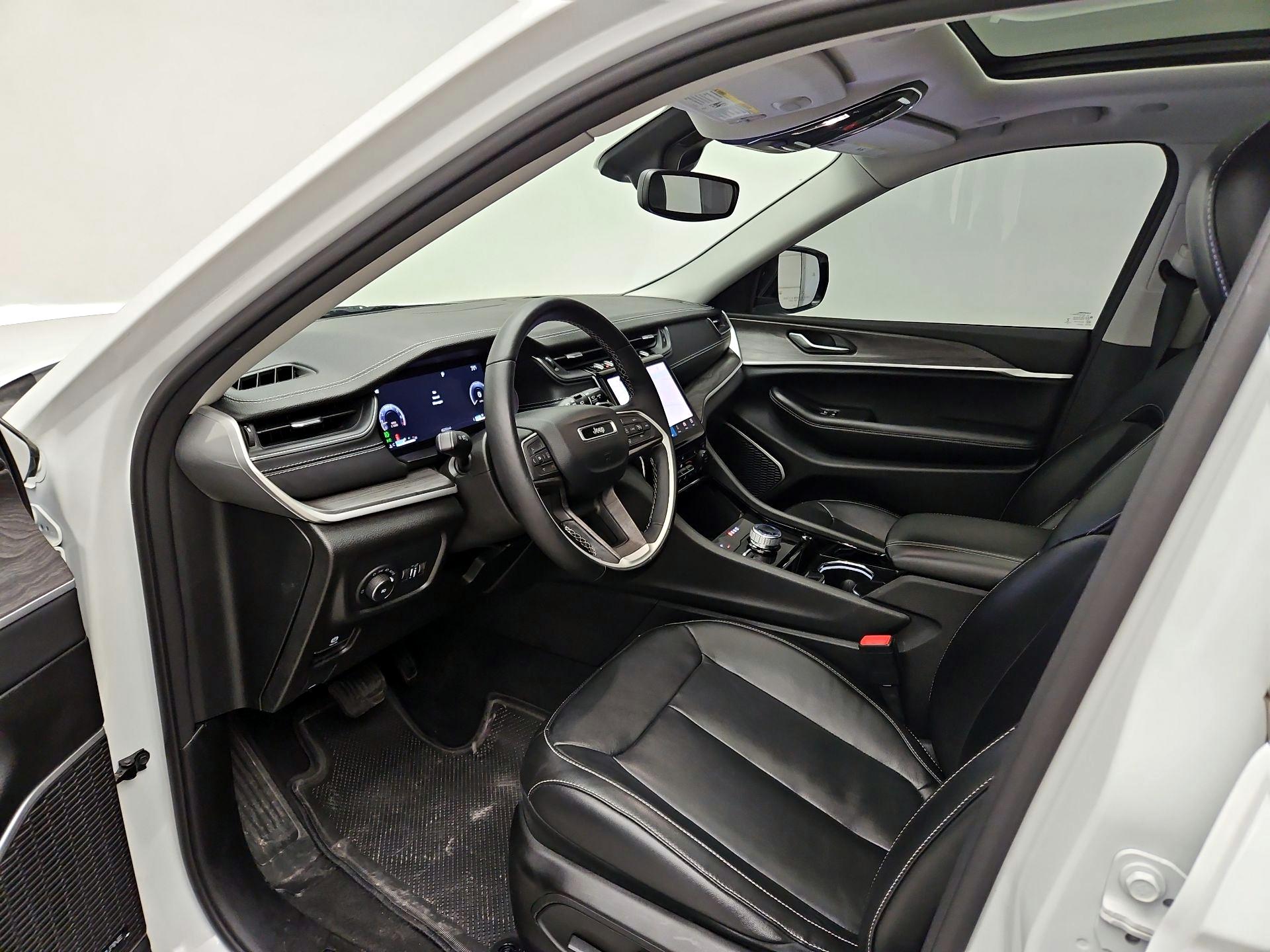 Thumbnail: 2022 Jeep Grand Cherokee - 11