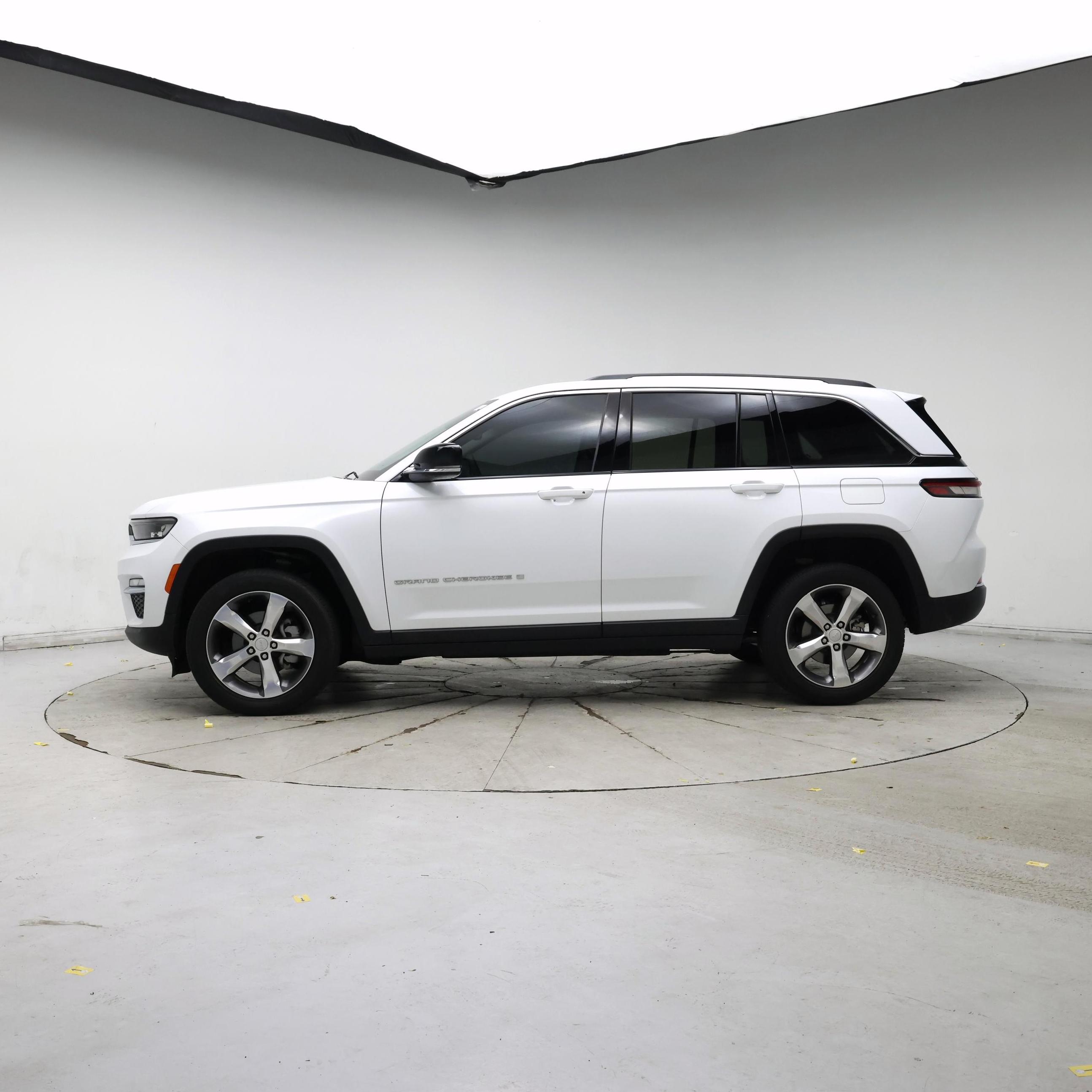 Thumbnail: 2022 Jeep Grand Cherokee - 3