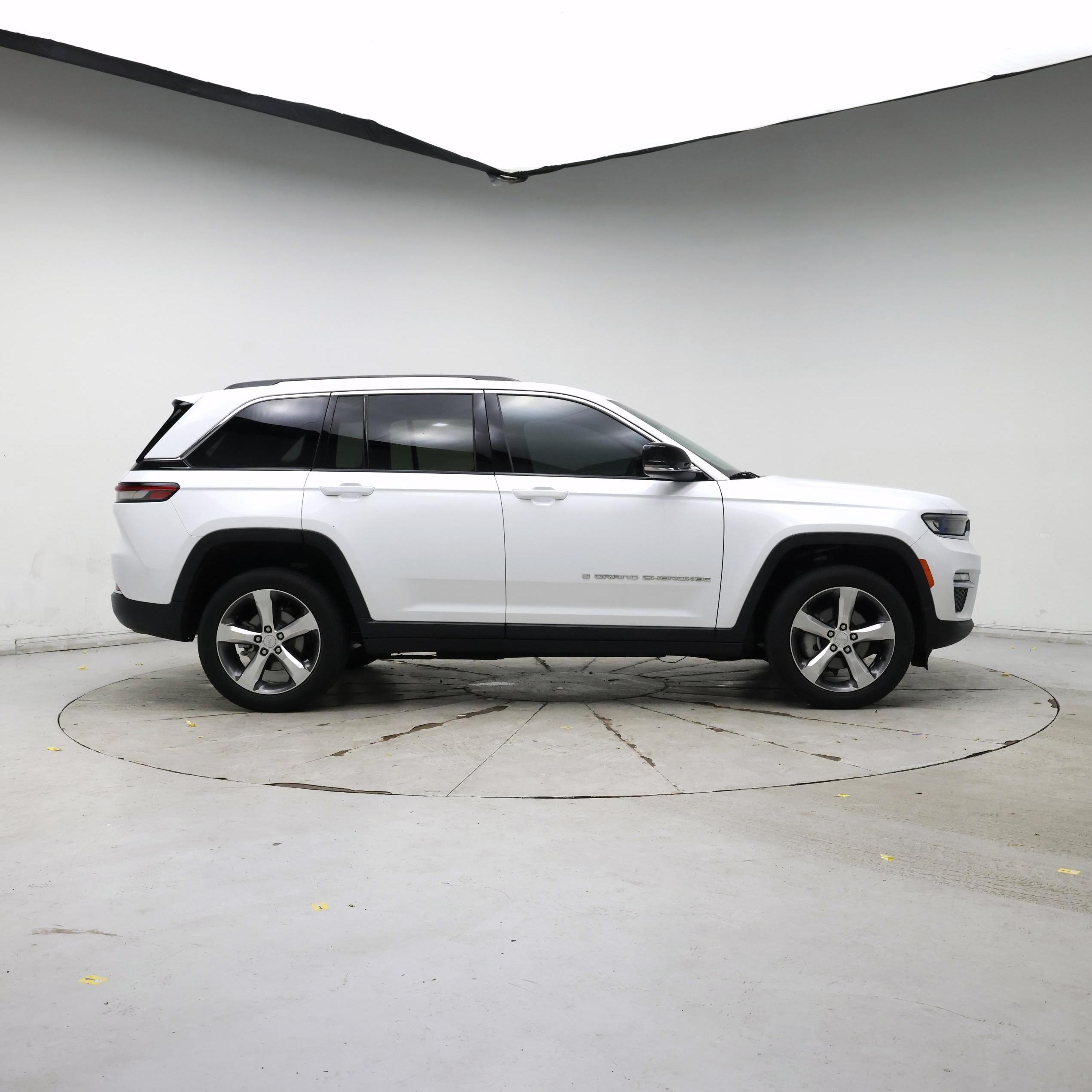 Thumbnail: 2022 Jeep Grand Cherokee - 7