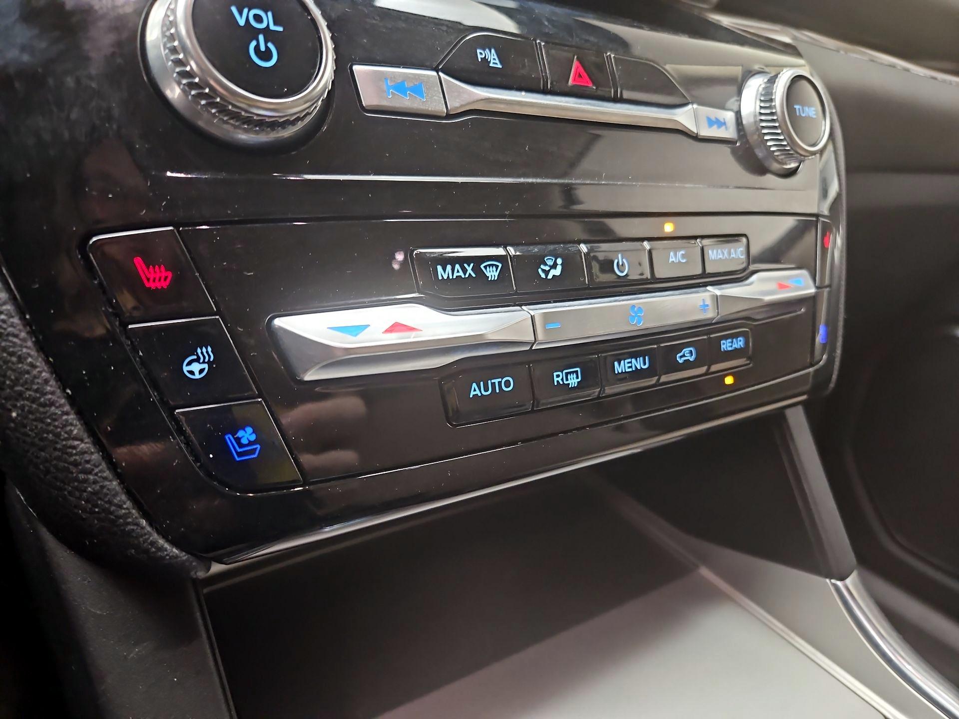 Thumbnail: 2023 Ford Explorer - 17