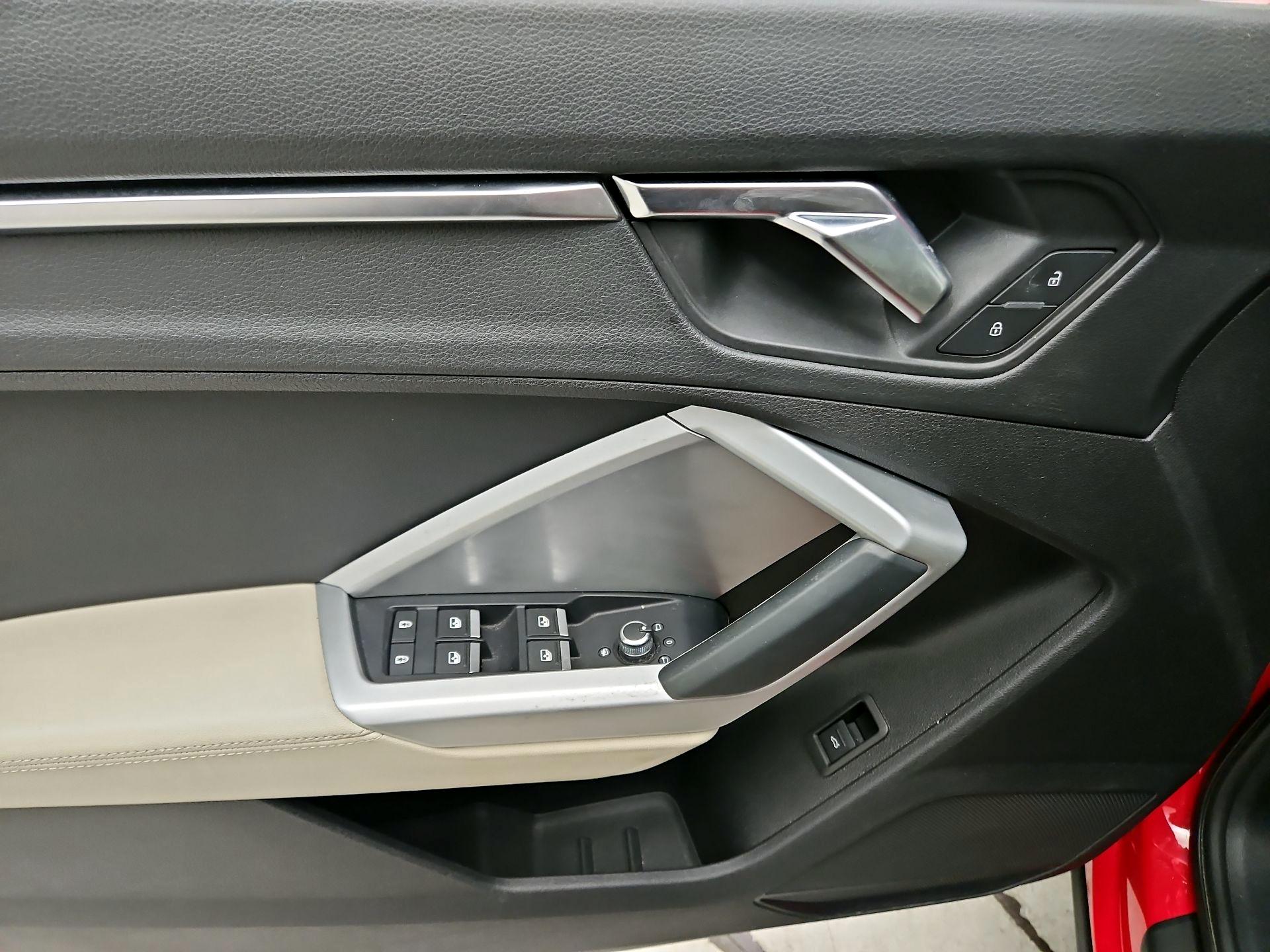 Thumbnail: 2020 Audi Q3 - 10