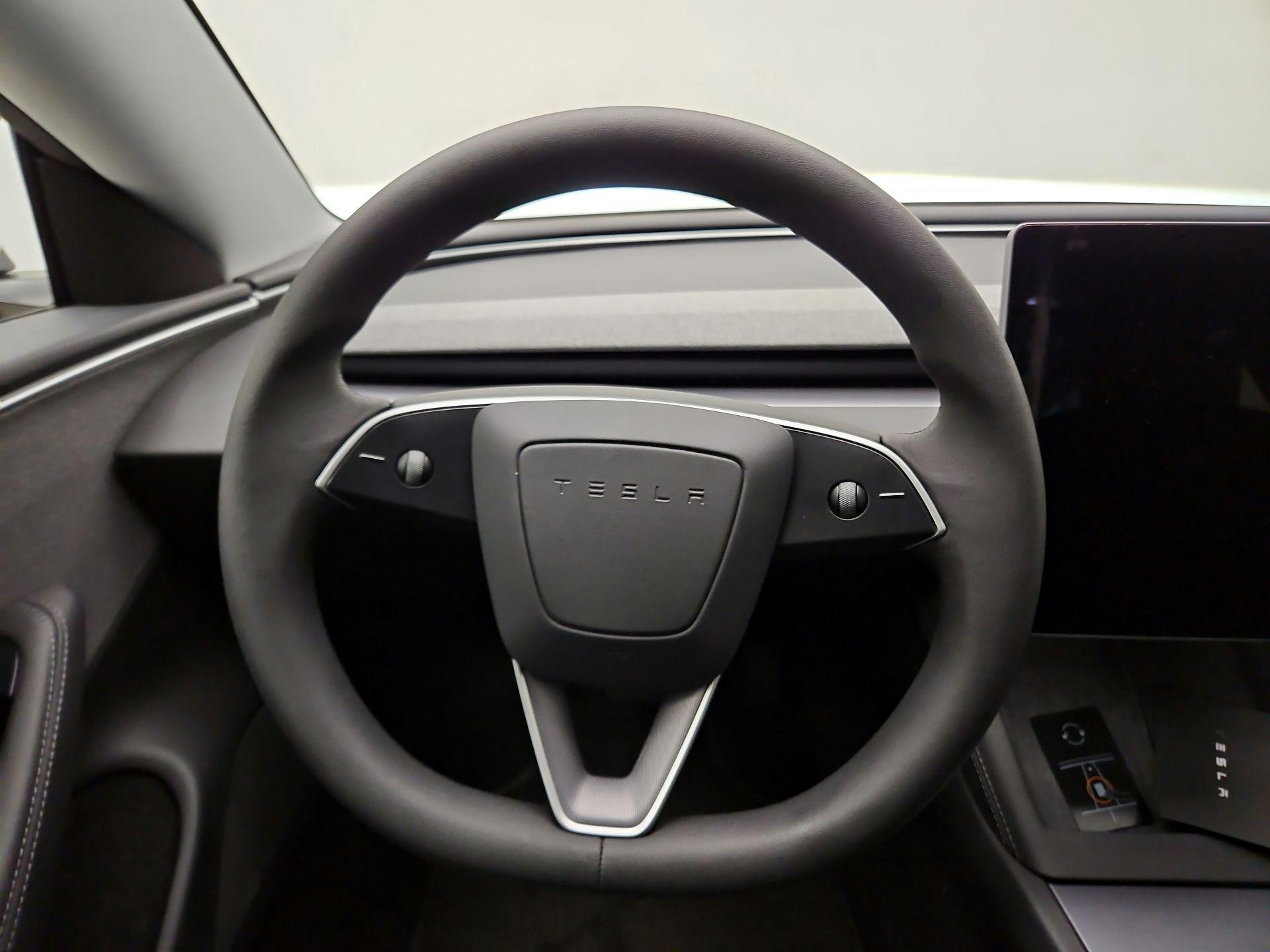 Thumbnail: 2025 Tesla Model 3 - 10