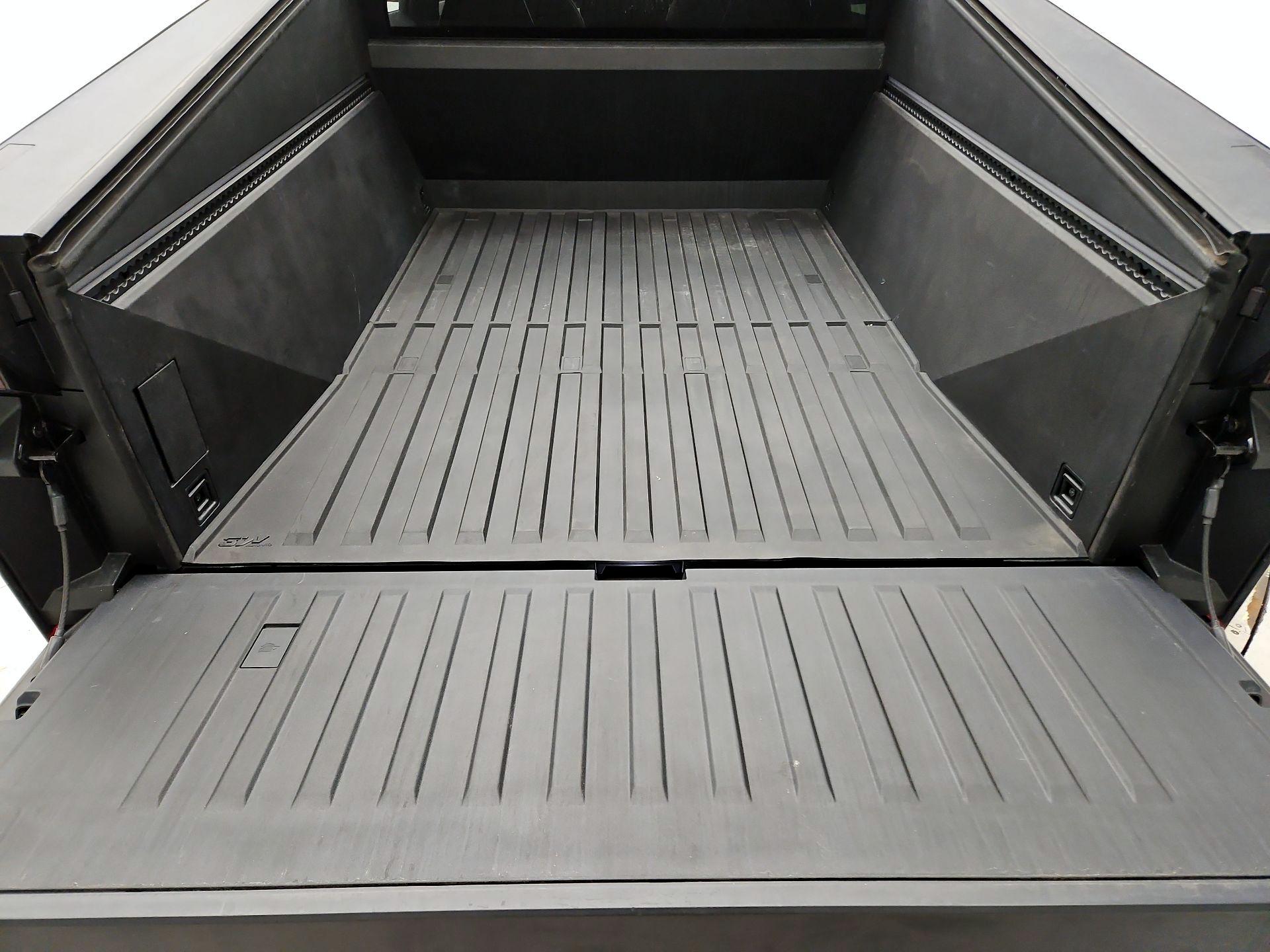 Thumbnail: 2024 Tesla Cybertruck - 20