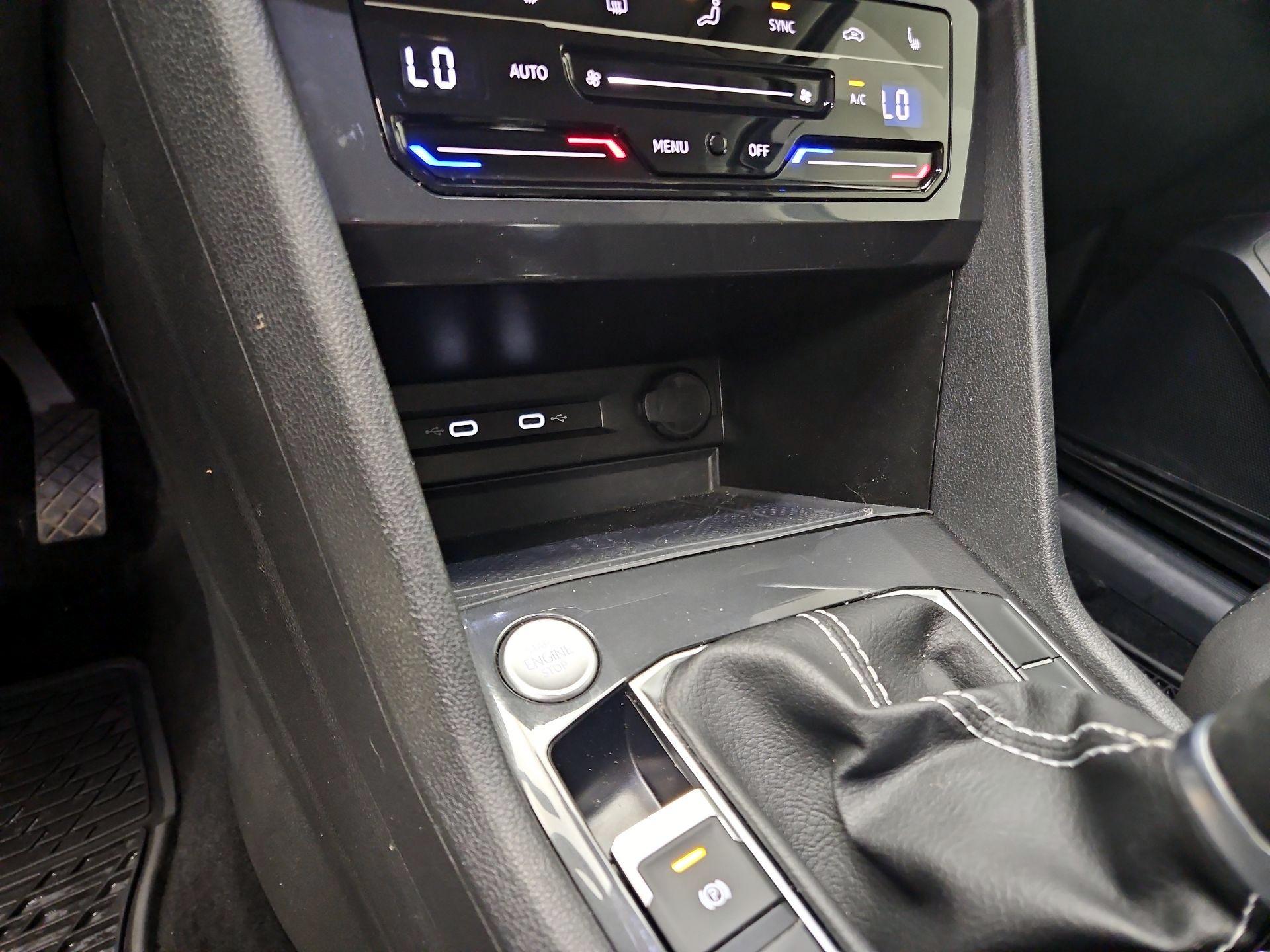 Thumbnail: 2023 Volkswagen Tiguan - 18