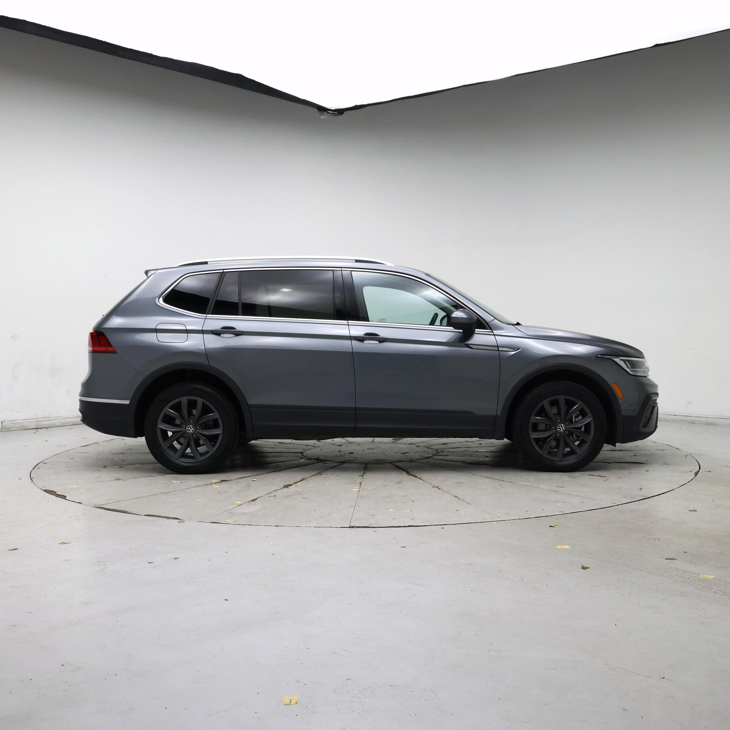 Thumbnail: 2023 Volkswagen Tiguan - 7