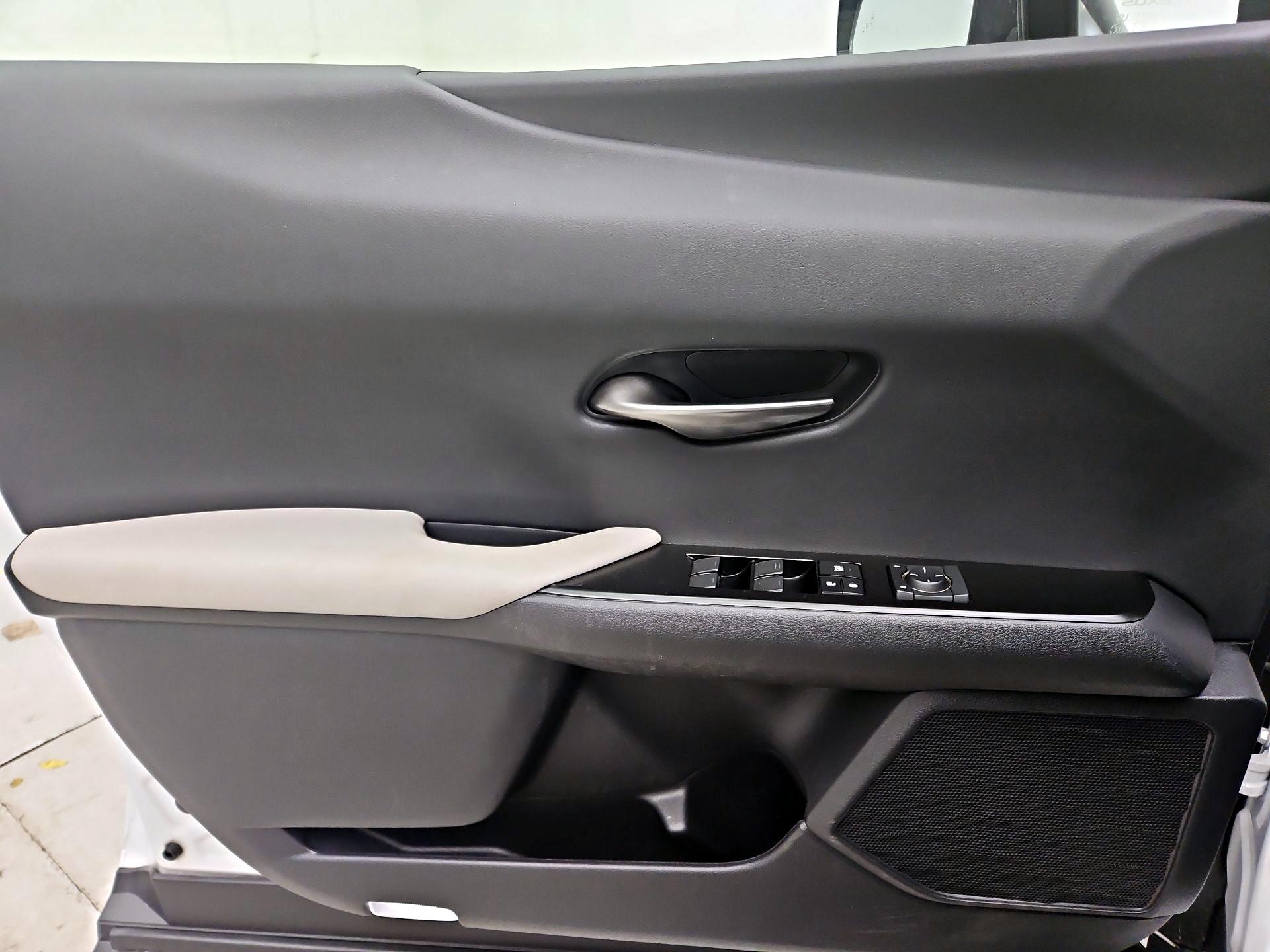 Thumbnail: 2020 Lexus UX - 12