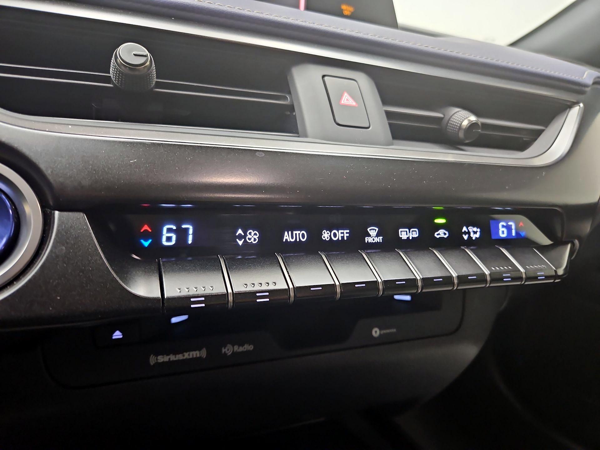 Thumbnail: 2020 Lexus UX - 16