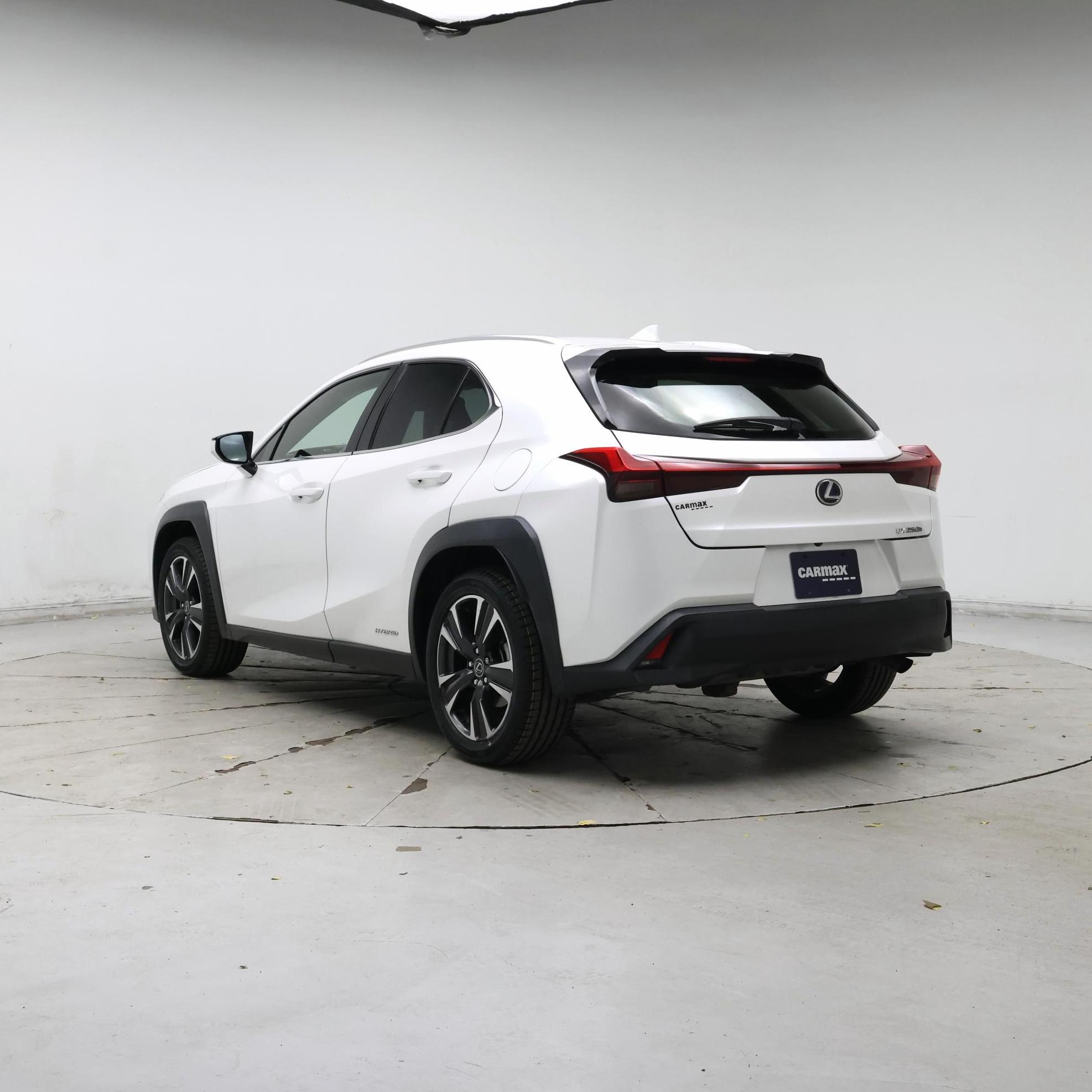 Thumbnail: 2020 Lexus UX - 2