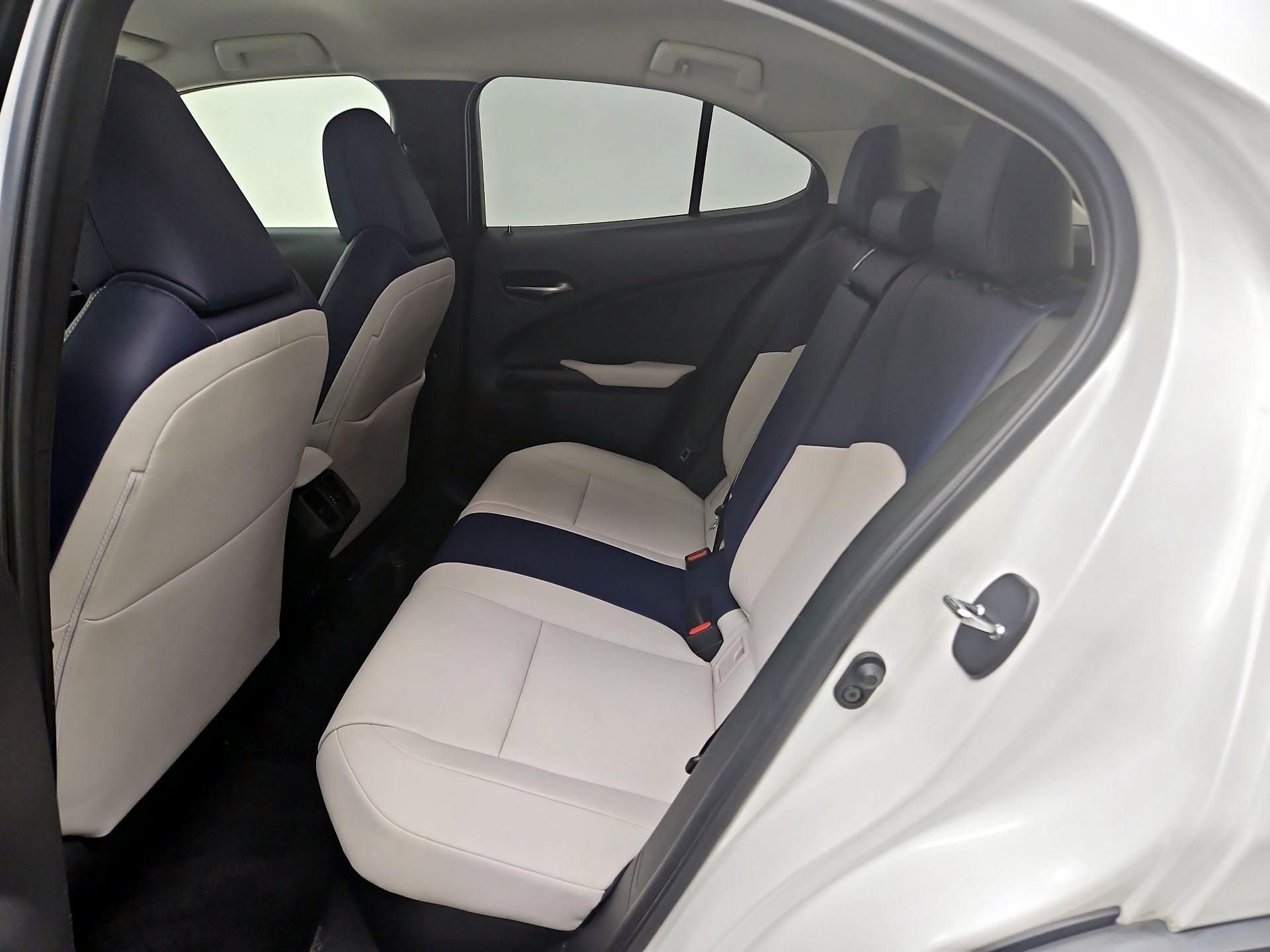 Thumbnail: 2020 Lexus UX - 19