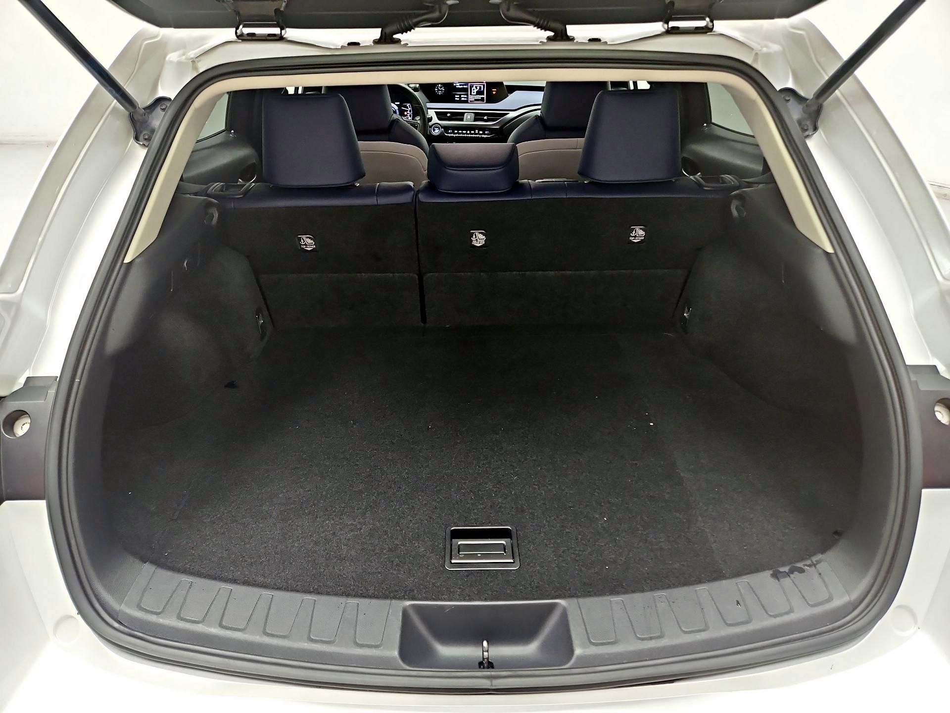 Thumbnail: 2020 Lexus UX - 20