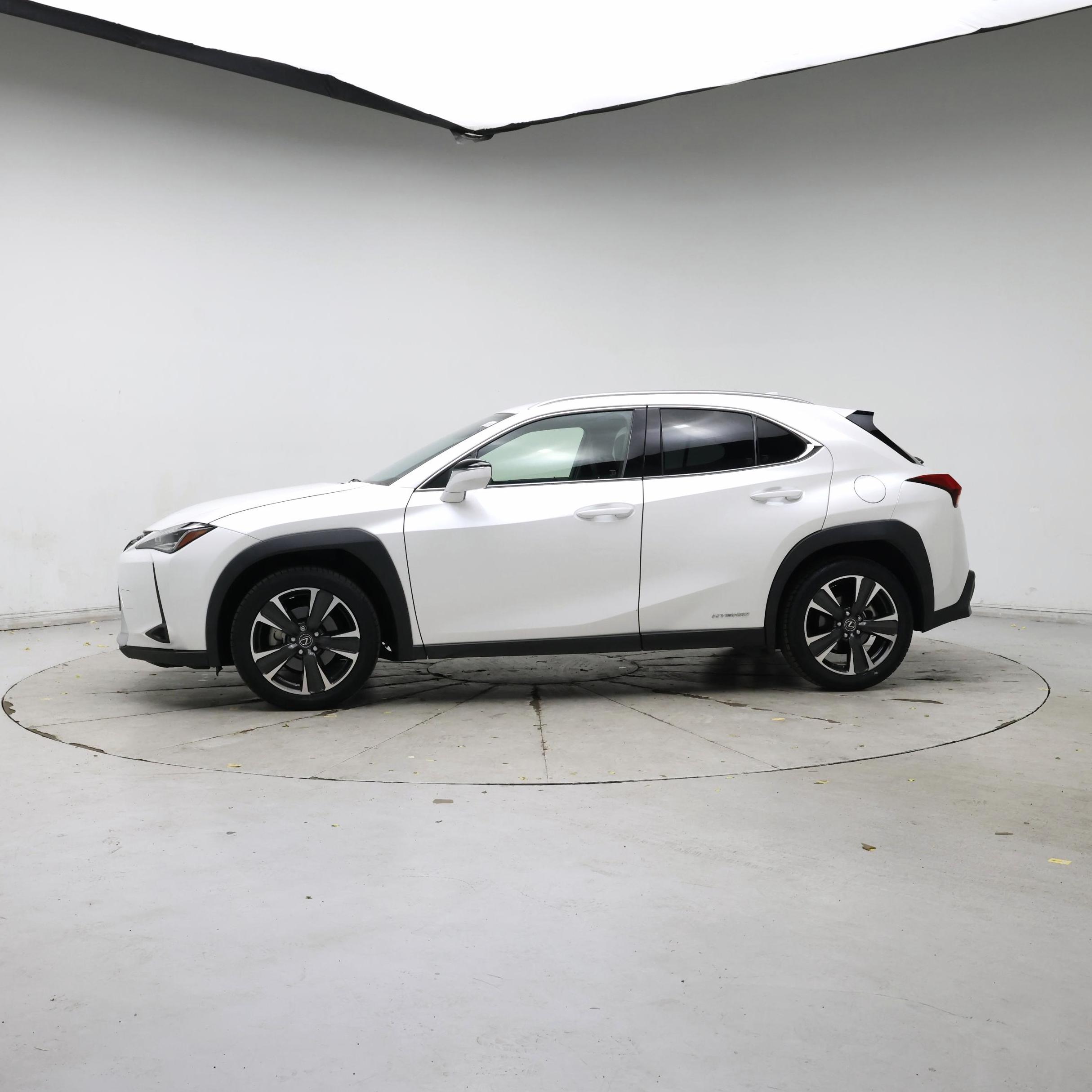 Thumbnail: 2020 Lexus UX - 3