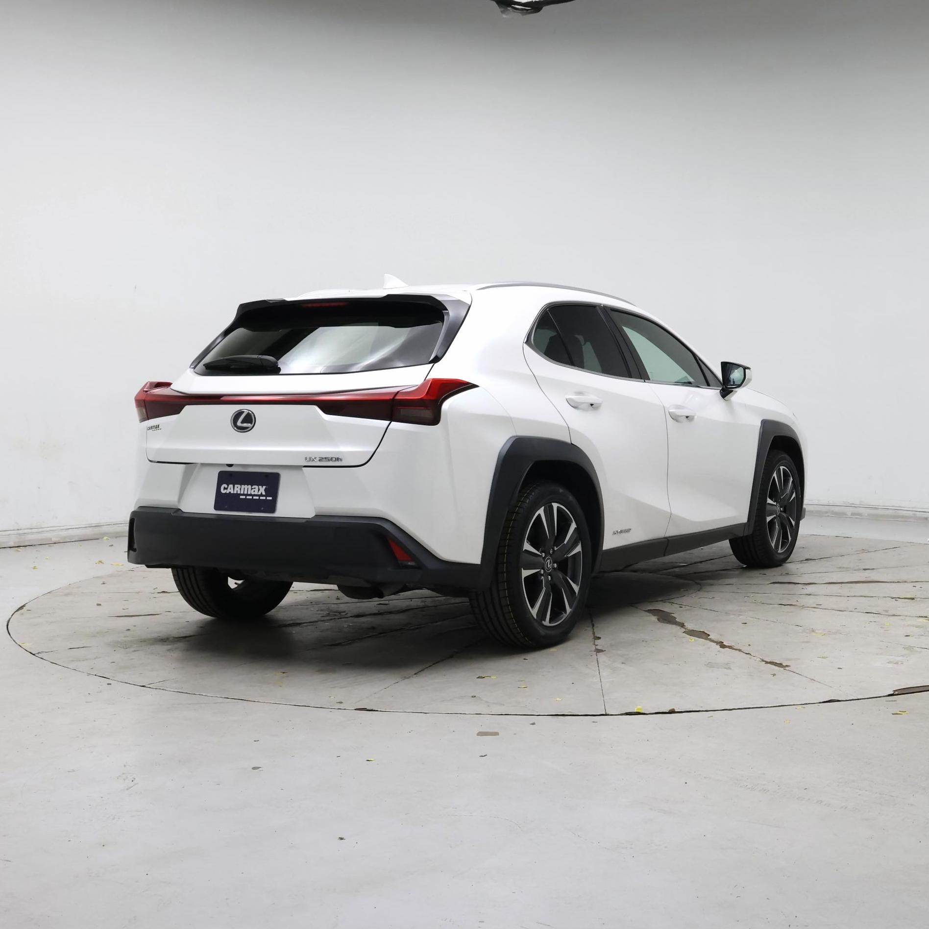 Thumbnail: 2020 Lexus UX - 8