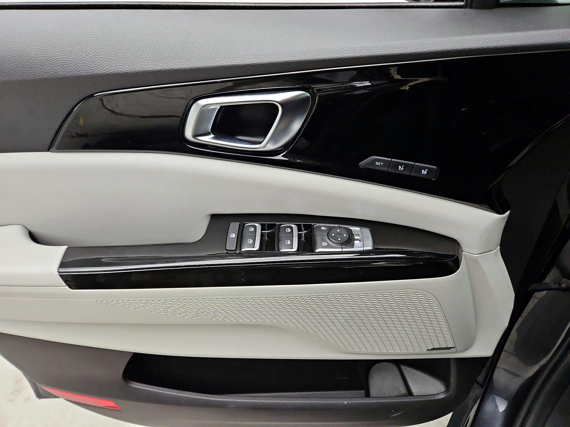 Thumbnail: 2023 Kia Carnival - 12