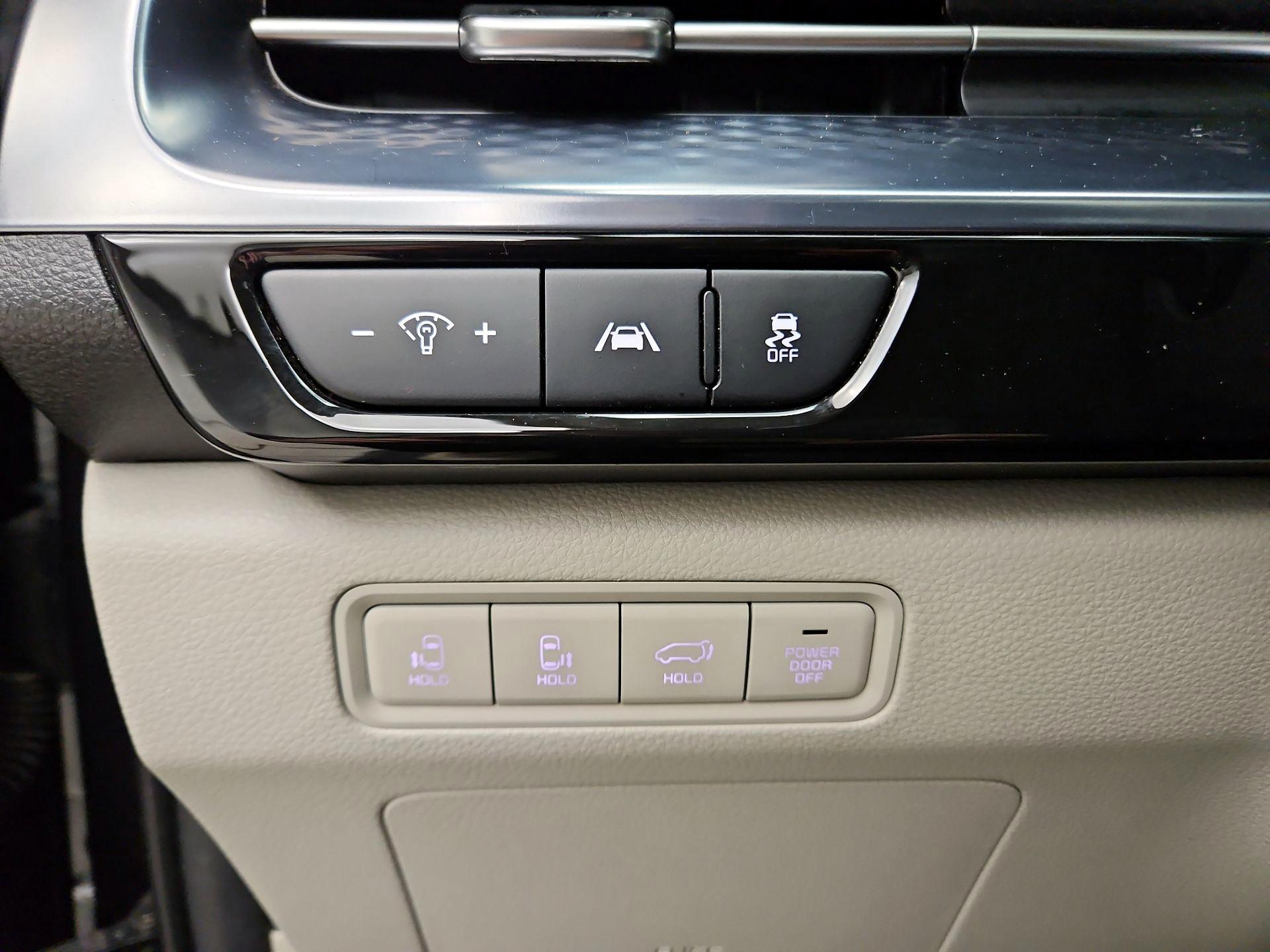 Thumbnail: 2023 Kia Carnival - 13