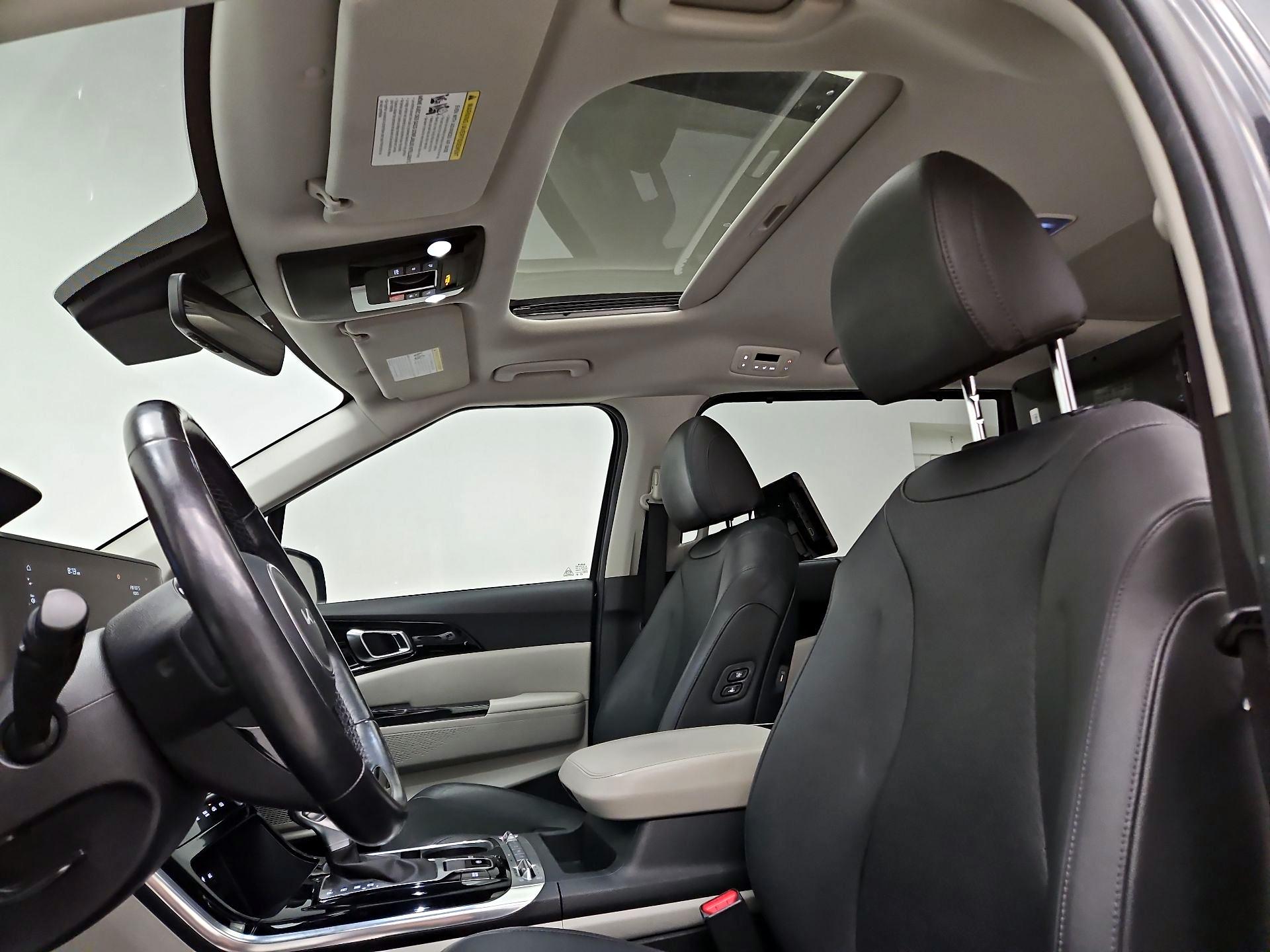 Thumbnail: 2023 Kia Carnival - 20